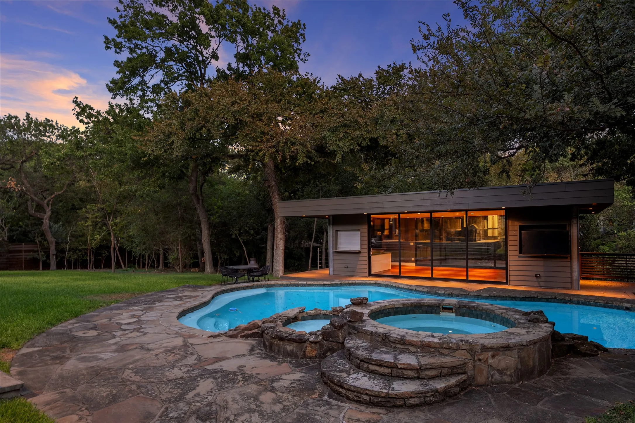 Single Family Residence For Sale in Dallas County , 11438 E Ricks Circle, Dallas, Texas 75230, 4 Bedroom, 6 Bathroom, 4 Garage spaces, 5,700 Sqft, built in 1994, mls#21388279, Real Estate Agent in Dallas, Homes For Sale in Dallas county, Homes For Sale in Dallas, Realtor in Dallas Texas, Real Estate Brokerage Independent Realty Texas, Luminita Cordes Realtor