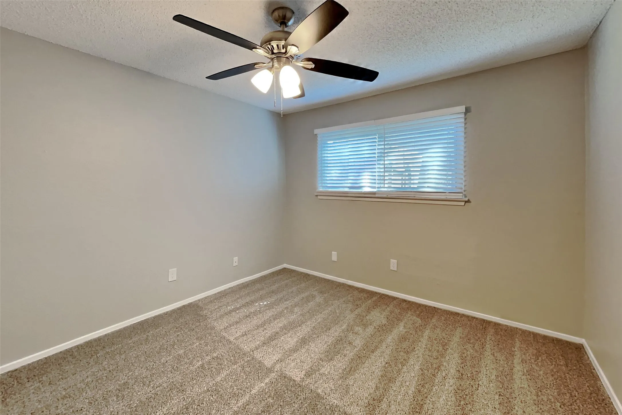 Single Family Residence For Rent in Tarrant County , 1702 Crimson Court, Arlington, Texas 76018, 3 Bedroom, 2 Bathroom, 2 Garage spaces, 1,574 Sqft, built in 1981, mls#21391923, Real Estate Agent in Arlington, Homes For Rent in Tarrant county, Homes For Rent in Arlington, Realtor in Arlington Texas, Real Estate Brokerage Independent Realty Texas, Luminita Cordes Realtor