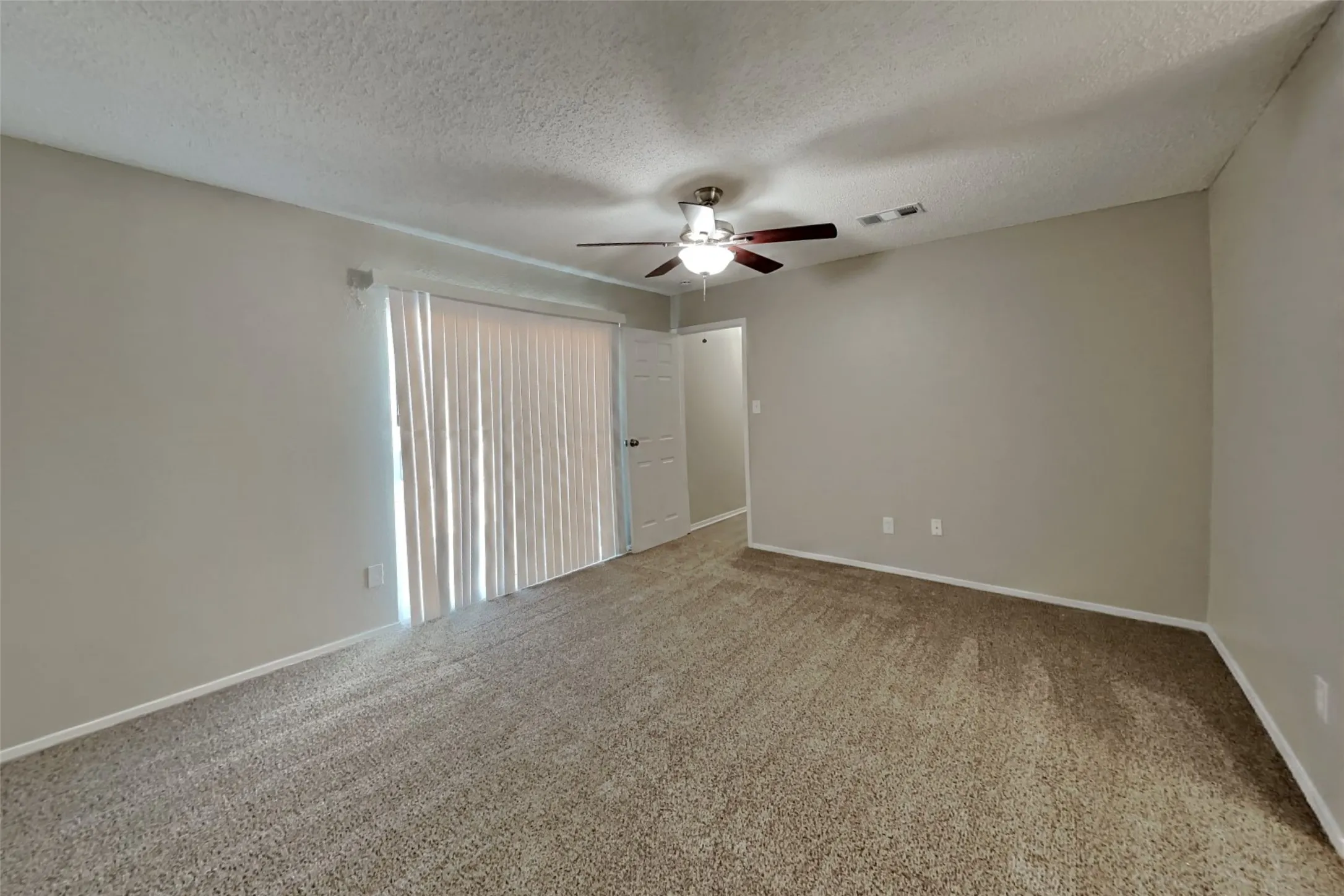 Single Family Residence For Rent in Tarrant County , 1702 Crimson Court, Arlington, Texas 76018, 3 Bedroom, 2 Bathroom, 2 Garage spaces, 1,574 Sqft, built in 1981, mls#21391923, Real Estate Agent in Arlington, Homes For Rent in Tarrant county, Homes For Rent in Arlington, Realtor in Arlington Texas, Real Estate Brokerage Independent Realty Texas, Luminita Cordes Realtor