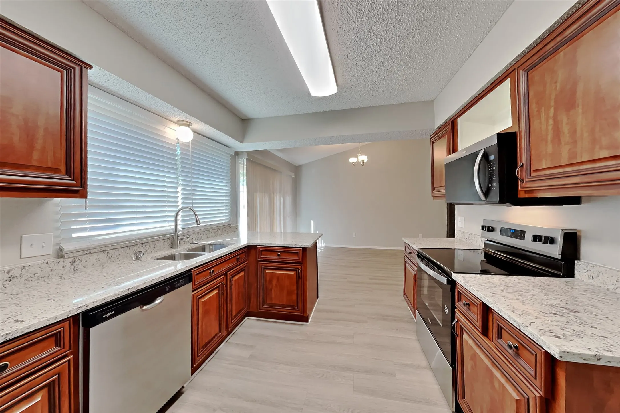 Single Family Residence For Rent in Tarrant County , 1702 Crimson Court, Arlington, Texas 76018, 3 Bedroom, 2 Bathroom, 2 Garage spaces, 1,574 Sqft, built in 1981, mls#21391923, Real Estate Agent in Arlington, Homes For Rent in Tarrant county, Homes For Rent in Arlington, Realtor in Arlington Texas, Real Estate Brokerage Independent Realty Texas, Luminita Cordes Realtor