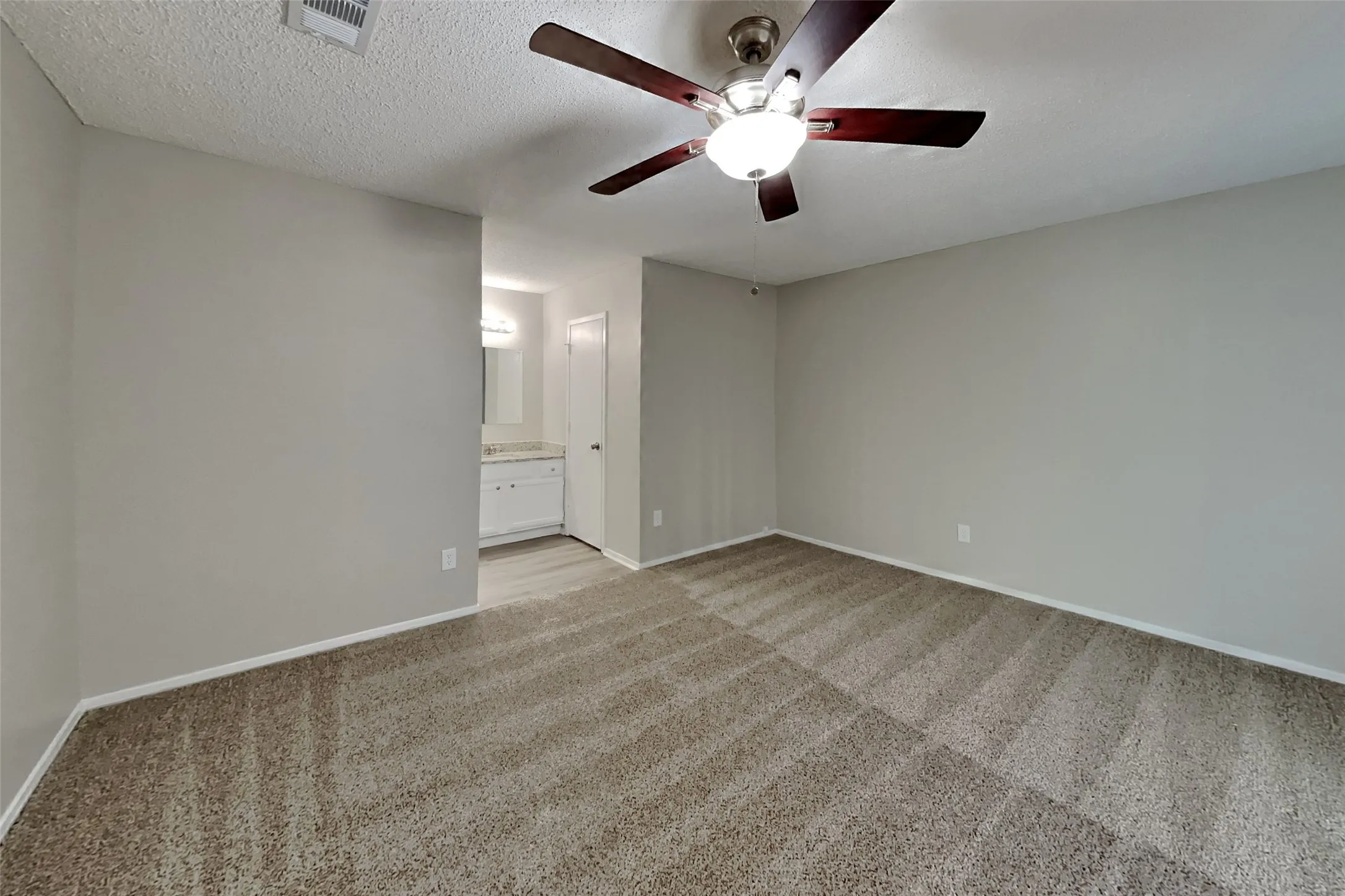 Single Family Residence For Rent in Tarrant County , 1702 Crimson Court, Arlington, Texas 76018, 3 Bedroom, 2 Bathroom, 2 Garage spaces, 1,574 Sqft, built in 1981, mls#21391923, Real Estate Agent in Arlington, Homes For Rent in Tarrant county, Homes For Rent in Arlington, Realtor in Arlington Texas, Real Estate Brokerage Independent Realty Texas, Luminita Cordes Realtor