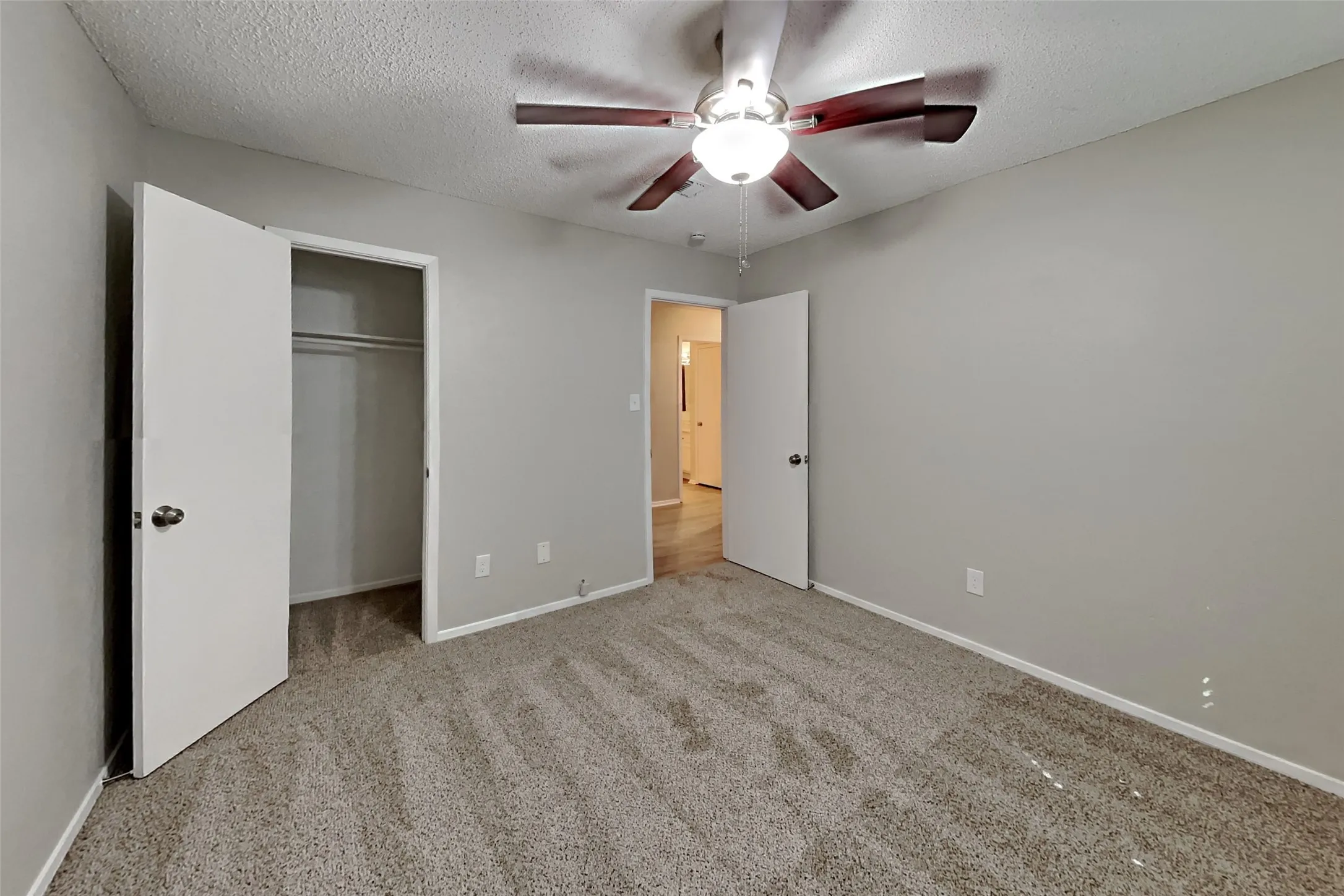 Single Family Residence For Rent in Tarrant County , 1702 Crimson Court, Arlington, Texas 76018, 3 Bedroom, 2 Bathroom, 2 Garage spaces, 1,574 Sqft, built in 1981, mls#21391923, Real Estate Agent in Arlington, Homes For Rent in Tarrant county, Homes For Rent in Arlington, Realtor in Arlington Texas, Real Estate Brokerage Independent Realty Texas, Luminita Cordes Realtor