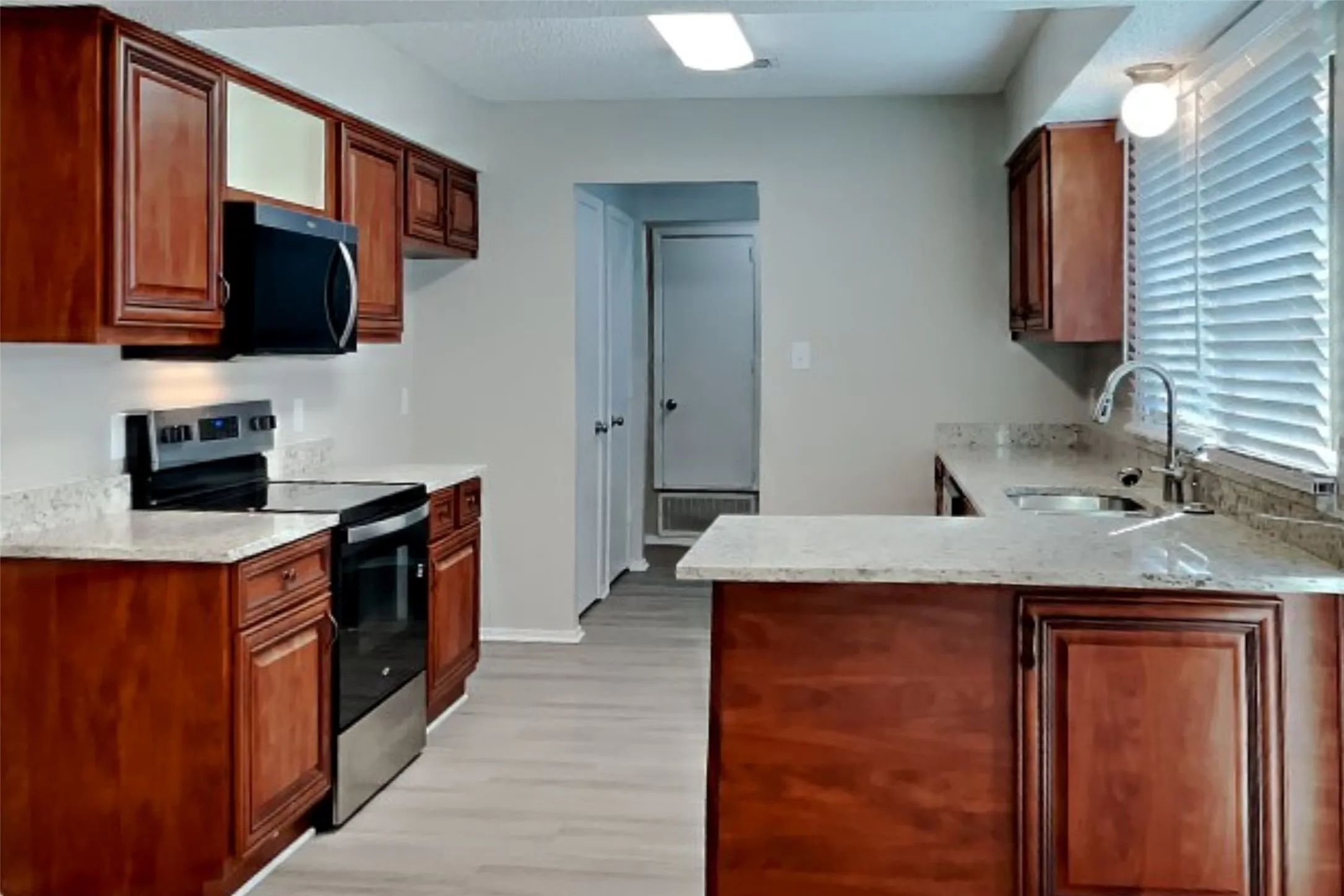 Single Family Residence For Rent in Tarrant County , 1702 Crimson Court, Arlington, Texas 76018, 3 Bedroom, 2 Bathroom, 2 Garage spaces, 1,574 Sqft, built in 1981, mls#21391923, Real Estate Agent in Arlington, Homes For Rent in Tarrant county, Homes For Rent in Arlington, Realtor in Arlington Texas, Real Estate Brokerage Independent Realty Texas, Luminita Cordes Realtor