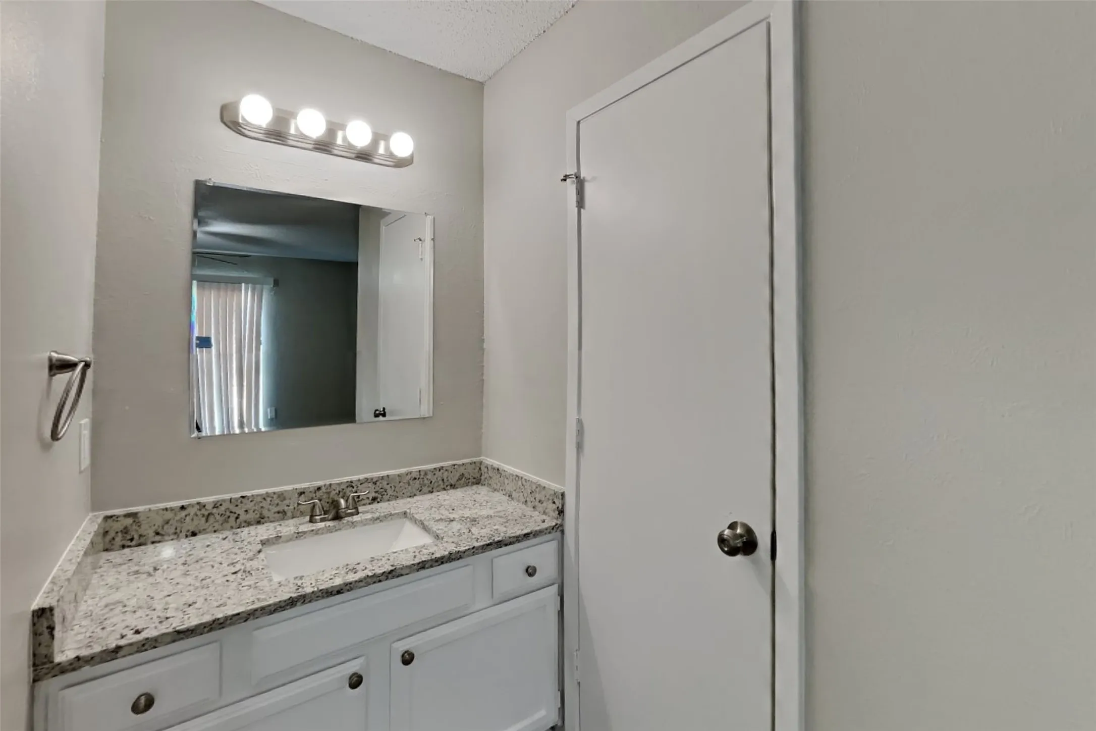 Single Family Residence For Rent in Tarrant County , 1702 Crimson Court, Arlington, Texas 76018, 3 Bedroom, 2 Bathroom, 2 Garage spaces, 1,574 Sqft, built in 1981, mls#21391923, Real Estate Agent in Arlington, Homes For Rent in Tarrant county, Homes For Rent in Arlington, Realtor in Arlington Texas, Real Estate Brokerage Independent Realty Texas, Luminita Cordes Realtor