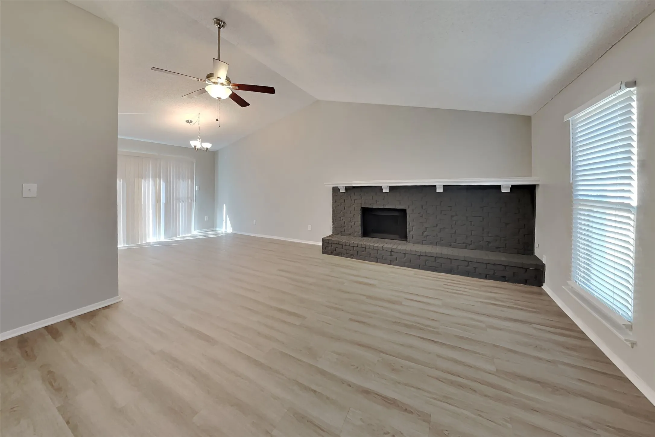 Single Family Residence For Rent in Tarrant County , 1702 Crimson Court, Arlington, Texas 76018, 3 Bedroom, 2 Bathroom, 2 Garage spaces, 1,574 Sqft, built in 1981, mls#21391923, Real Estate Agent in Arlington, Homes For Rent in Tarrant county, Homes For Rent in Arlington, Realtor in Arlington Texas, Real Estate Brokerage Independent Realty Texas, Luminita Cordes Realtor