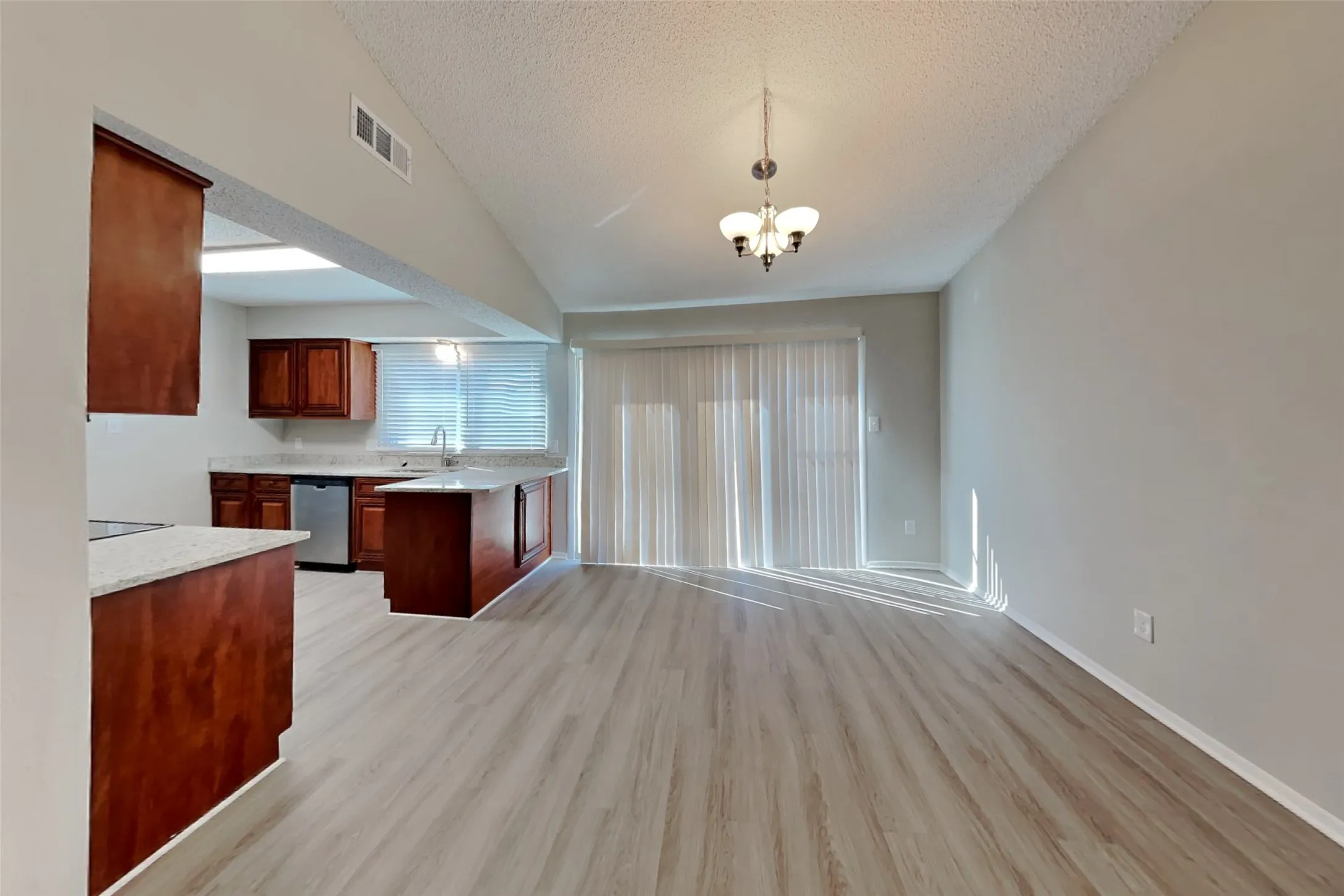 Single Family Residence For Rent in Tarrant County , 1702 Crimson Court, Arlington, Texas 76018, 3 Bedroom, 2 Bathroom, 2 Garage spaces, 1,574 Sqft, built in 1981, mls#21391923, Real Estate Agent in Arlington, Homes For Rent in Tarrant county, Homes For Rent in Arlington, Realtor in Arlington Texas, Real Estate Brokerage Independent Realty Texas, Luminita Cordes Realtor