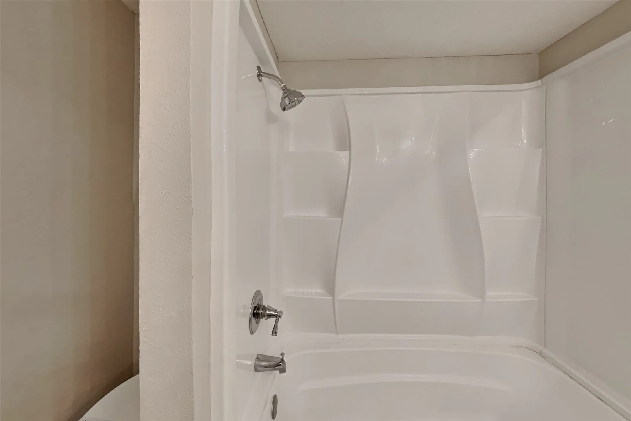 Single Family Residence For Rent in Tarrant County , 1702 Crimson Court, Arlington, Texas 76018, 3 Bedroom, 2 Bathroom, 2 Garage spaces, 1,574 Sqft, built in 1981, mls#21391923, Real Estate Agent in Arlington, Homes For Rent in Tarrant county, Homes For Rent in Arlington, Realtor in Arlington Texas, Real Estate Brokerage Independent Realty Texas, Luminita Cordes Realtor