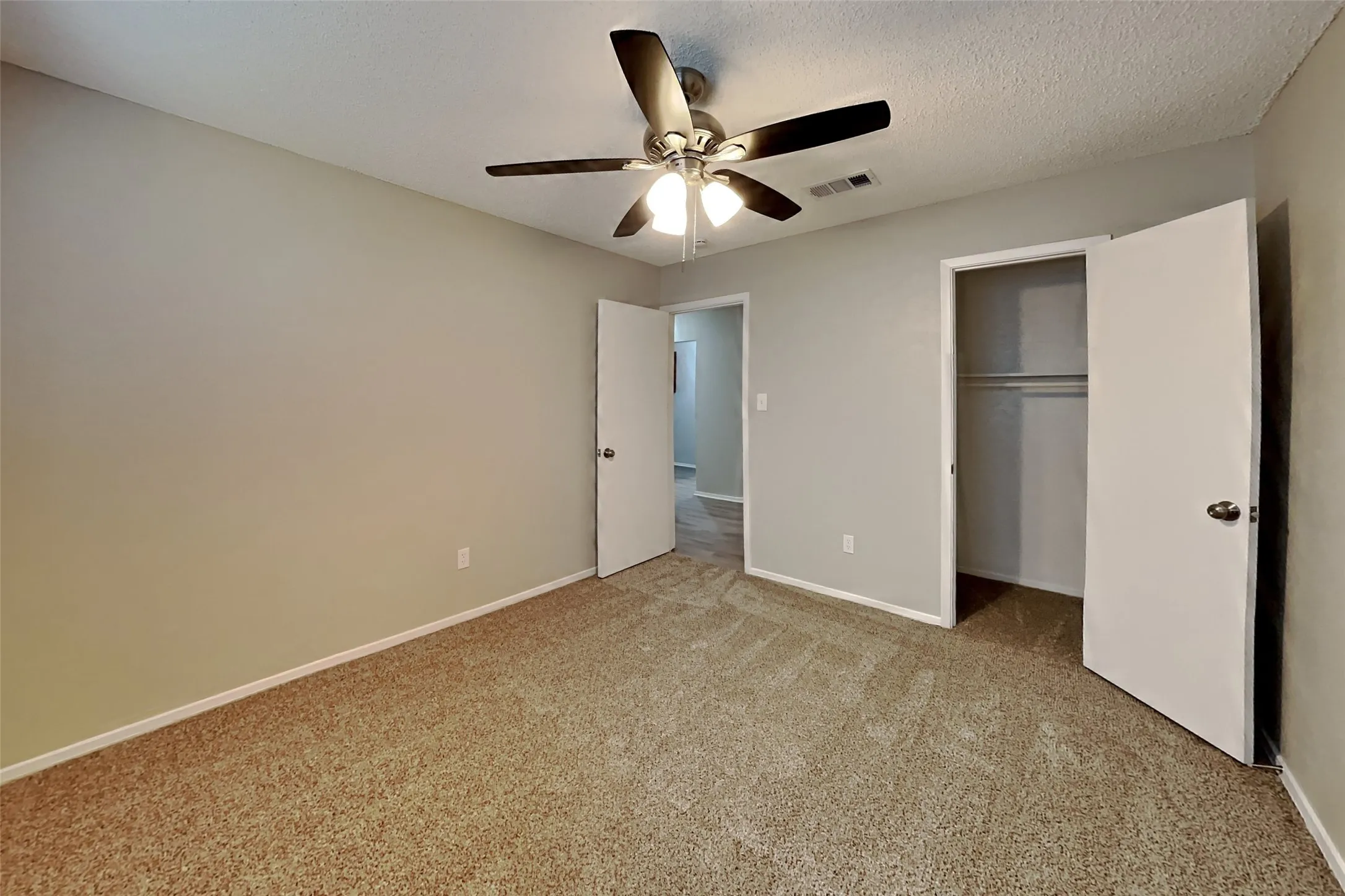 Single Family Residence For Rent in Tarrant County , 1702 Crimson Court, Arlington, Texas 76018, 3 Bedroom, 2 Bathroom, 2 Garage spaces, 1,574 Sqft, built in 1981, mls#21391923, Real Estate Agent in Arlington, Homes For Rent in Tarrant county, Homes For Rent in Arlington, Realtor in Arlington Texas, Real Estate Brokerage Independent Realty Texas, Luminita Cordes Realtor