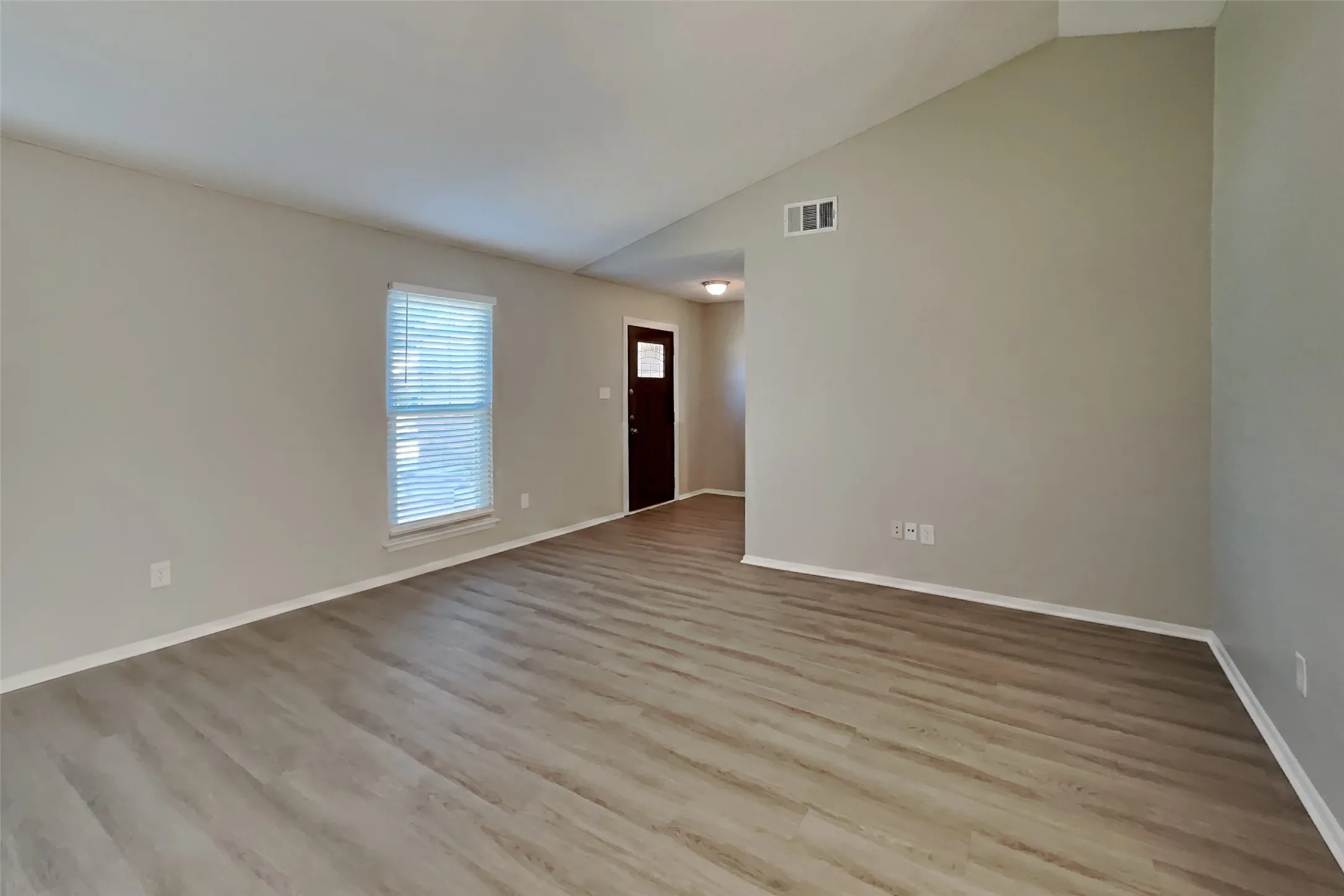 Single Family Residence For Rent in Tarrant County , 1702 Crimson Court, Arlington, Texas 76018, 3 Bedroom, 2 Bathroom, 2 Garage spaces, 1,574 Sqft, built in 1981, mls#21391923, Real Estate Agent in Arlington, Homes For Rent in Tarrant county, Homes For Rent in Arlington, Realtor in Arlington Texas, Real Estate Brokerage Independent Realty Texas, Luminita Cordes Realtor