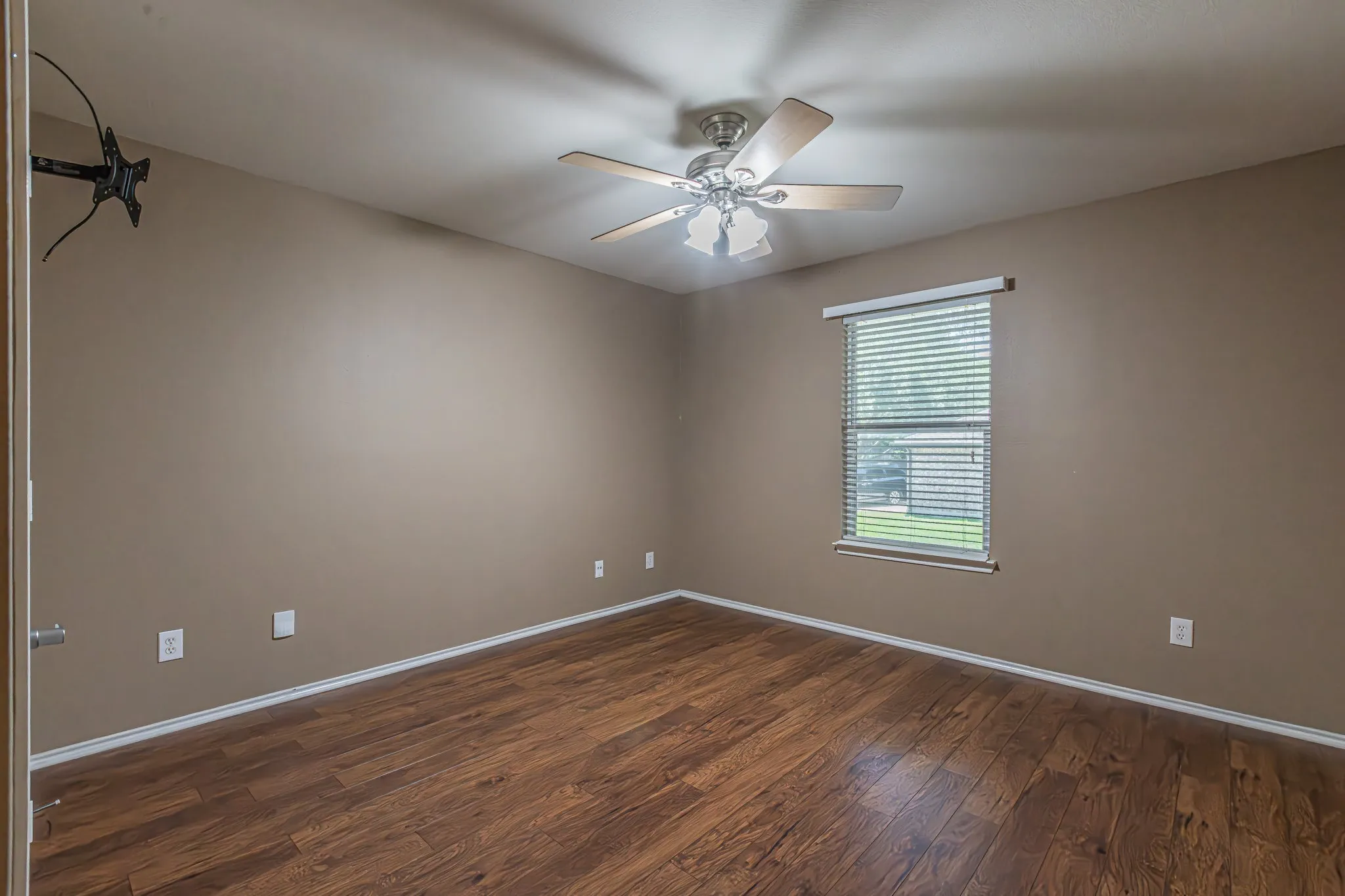 Single Family Residence For Sale in Rockwall County , 2851 Tractor Trail, Rockwall, Texas 75032, 3 Bedroom, 2 Bathroom, 2 Garage spaces, 1,872 Sqft, built in 2006, mls#21391938, Real Estate Agent in Rockwall, Homes For Sale in Rockwall county, Homes For Sale in Rockwall, Realtor in Rockwall Texas, Real Estate Brokerage Independent Realty Texas, Luminita Cordes Realtor