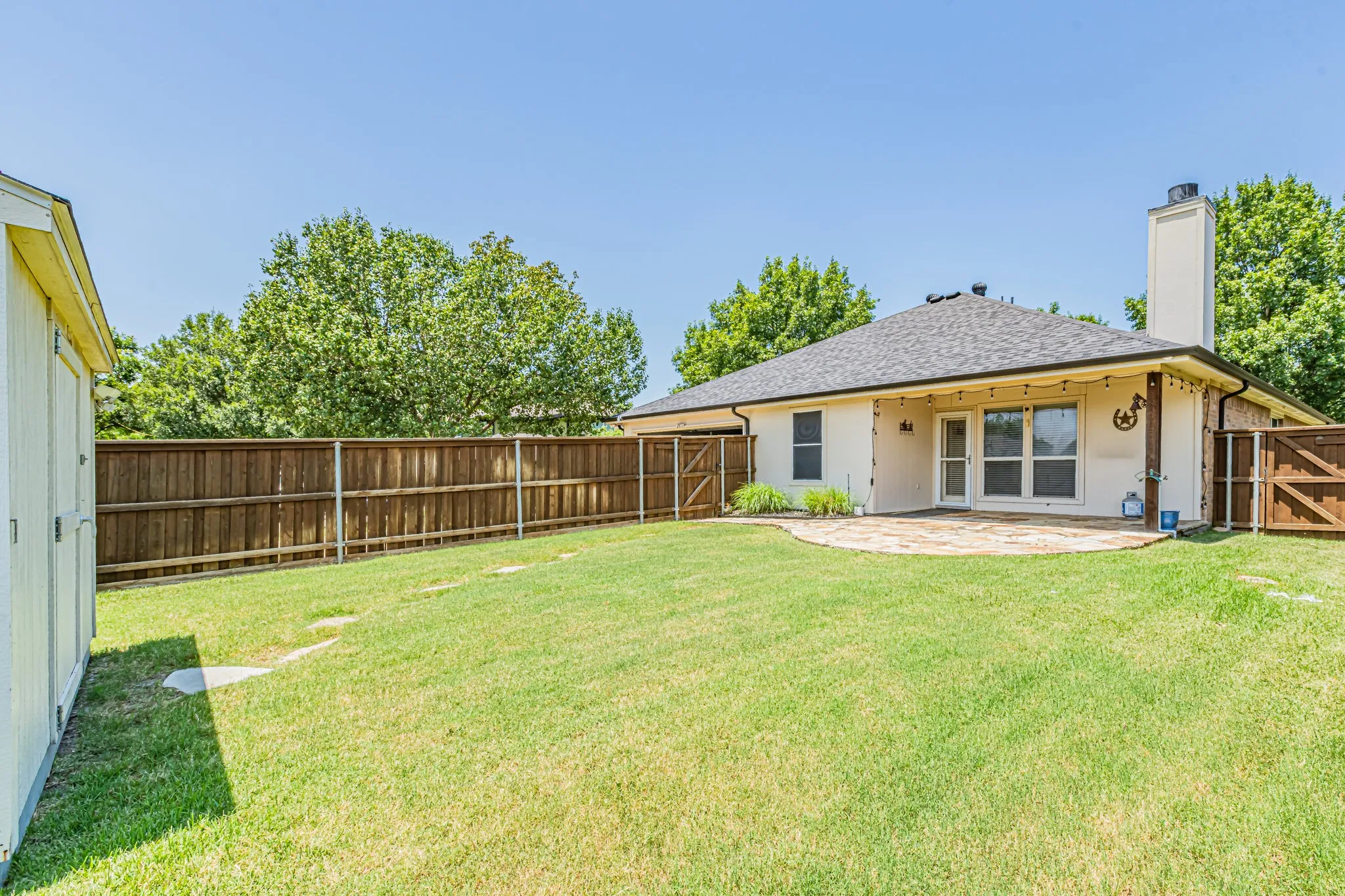 Single Family Residence For Sale in Rockwall County , 2851 Tractor Trail, Rockwall, Texas 75032, 3 Bedroom, 2 Bathroom, 2 Garage spaces, 1,872 Sqft, built in 2006, mls#21391938, Real Estate Agent in Rockwall, Homes For Sale in Rockwall county, Homes For Sale in Rockwall, Realtor in Rockwall Texas, Real Estate Brokerage Independent Realty Texas, Luminita Cordes Realtor