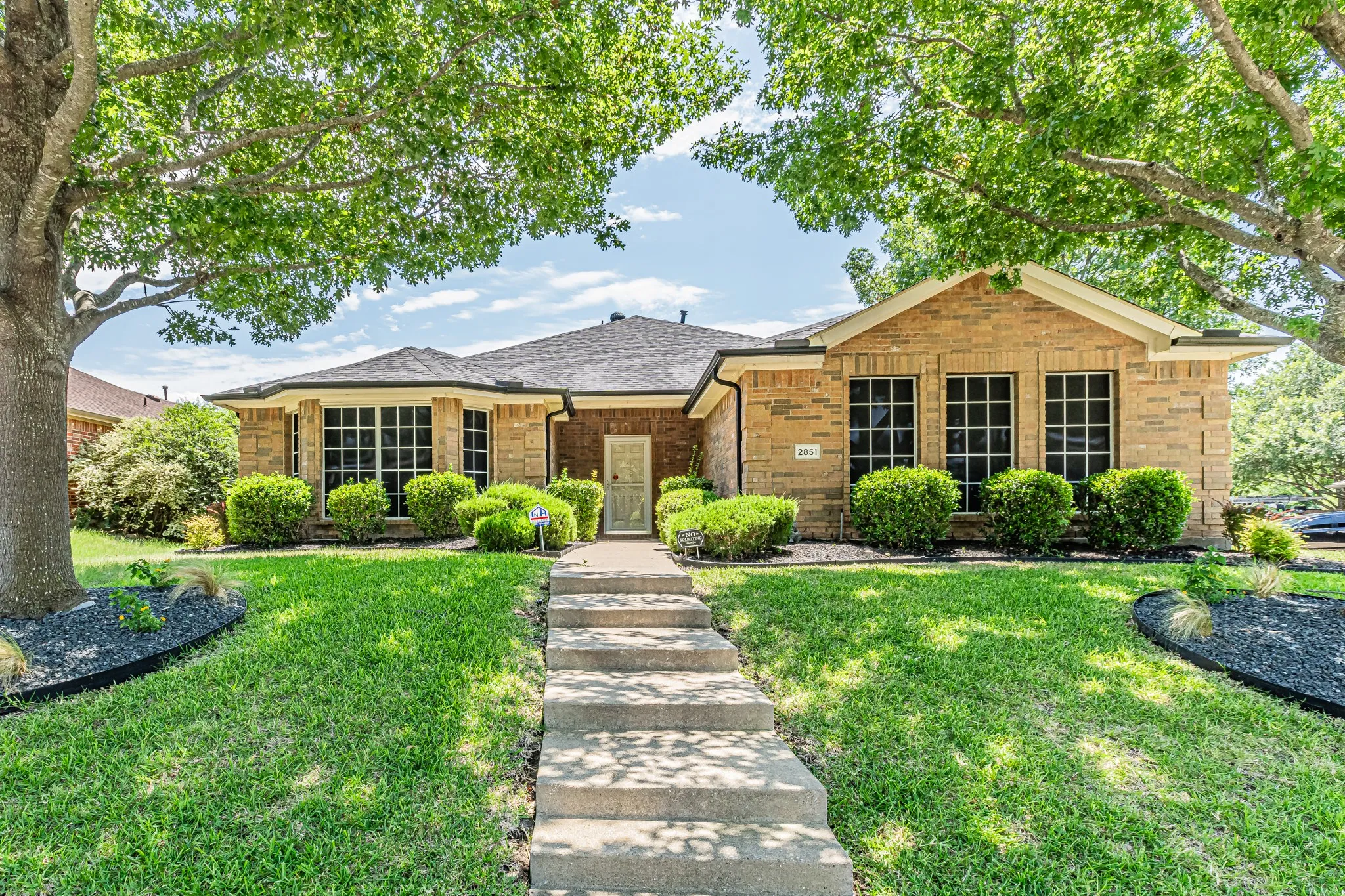 Single Family Residence For Sale in Rockwall County , 2851 Tractor Trail, Rockwall, Texas 75032, 3 Bedroom, 2 Bathroom, 2 Garage spaces, 1,872 Sqft, built in 2006, mls#21391938, Real Estate Agent in Rockwall, Homes For Sale in Rockwall county, Homes For Sale in Rockwall, Realtor in Rockwall Texas, Real Estate Brokerage Independent Realty Texas, Luminita Cordes Realtor