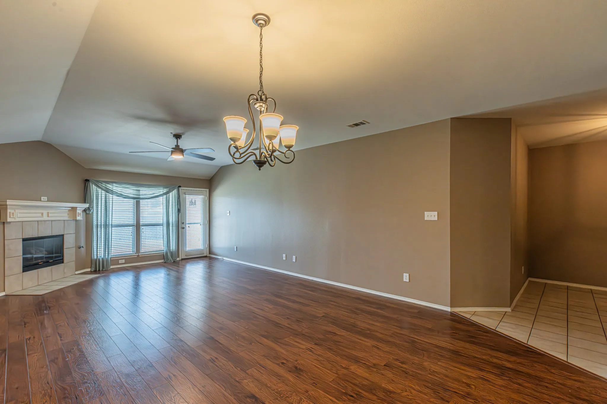 Single Family Residence For Sale in Rockwall County , 2851 Tractor Trail, Rockwall, Texas 75032, 3 Bedroom, 2 Bathroom, 2 Garage spaces, 1,872 Sqft, built in 2006, mls#21391938, Real Estate Agent in Rockwall, Homes For Sale in Rockwall county, Homes For Sale in Rockwall, Realtor in Rockwall Texas, Real Estate Brokerage Independent Realty Texas, Luminita Cordes Realtor