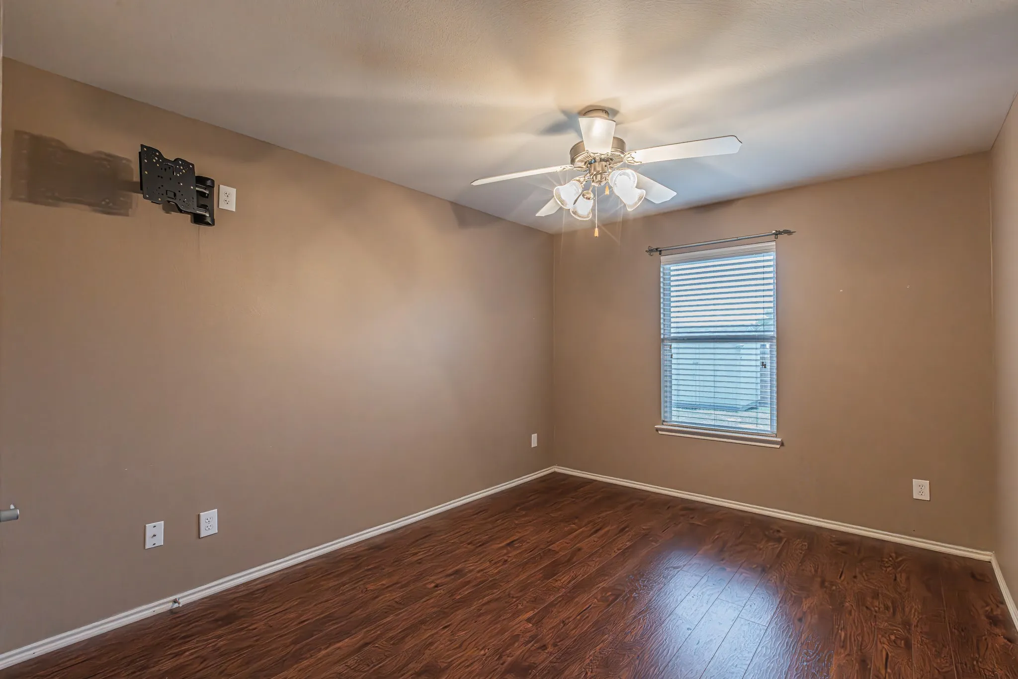 Single Family Residence For Sale in Rockwall County , 2851 Tractor Trail, Rockwall, Texas 75032, 3 Bedroom, 2 Bathroom, 2 Garage spaces, 1,872 Sqft, built in 2006, mls#21391938, Real Estate Agent in Rockwall, Homes For Sale in Rockwall county, Homes For Sale in Rockwall, Realtor in Rockwall Texas, Real Estate Brokerage Independent Realty Texas, Luminita Cordes Realtor