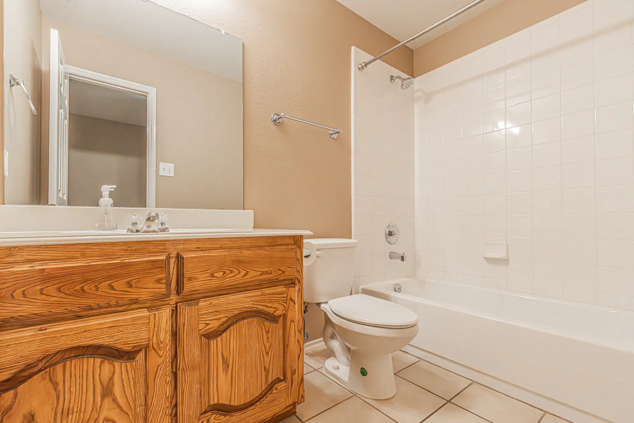 Single Family Residence For Sale in Rockwall County , 2851 Tractor Trail, Rockwall, Texas 75032, 3 Bedroom, 2 Bathroom, 2 Garage spaces, 1,872 Sqft, built in 2006, mls#21391938, Real Estate Agent in Rockwall, Homes For Sale in Rockwall county, Homes For Sale in Rockwall, Realtor in Rockwall Texas, Real Estate Brokerage Independent Realty Texas, Luminita Cordes Realtor