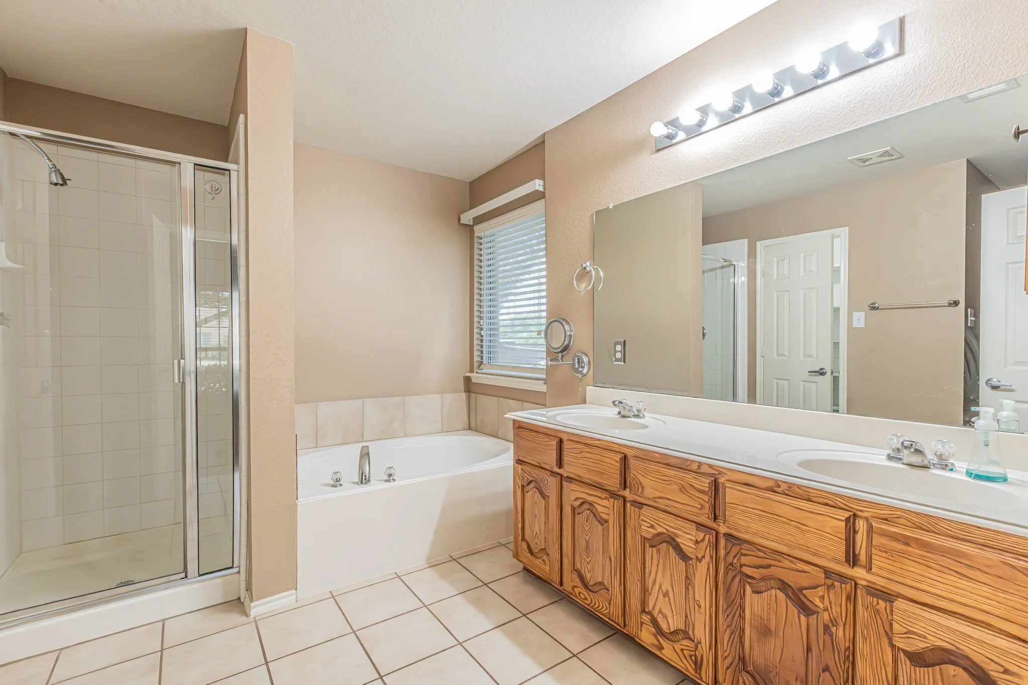 Single Family Residence For Sale in Rockwall County , 2851 Tractor Trail, Rockwall, Texas 75032, 3 Bedroom, 2 Bathroom, 2 Garage spaces, 1,872 Sqft, built in 2006, mls#21391938, Real Estate Agent in Rockwall, Homes For Sale in Rockwall county, Homes For Sale in Rockwall, Realtor in Rockwall Texas, Real Estate Brokerage Independent Realty Texas, Luminita Cordes Realtor