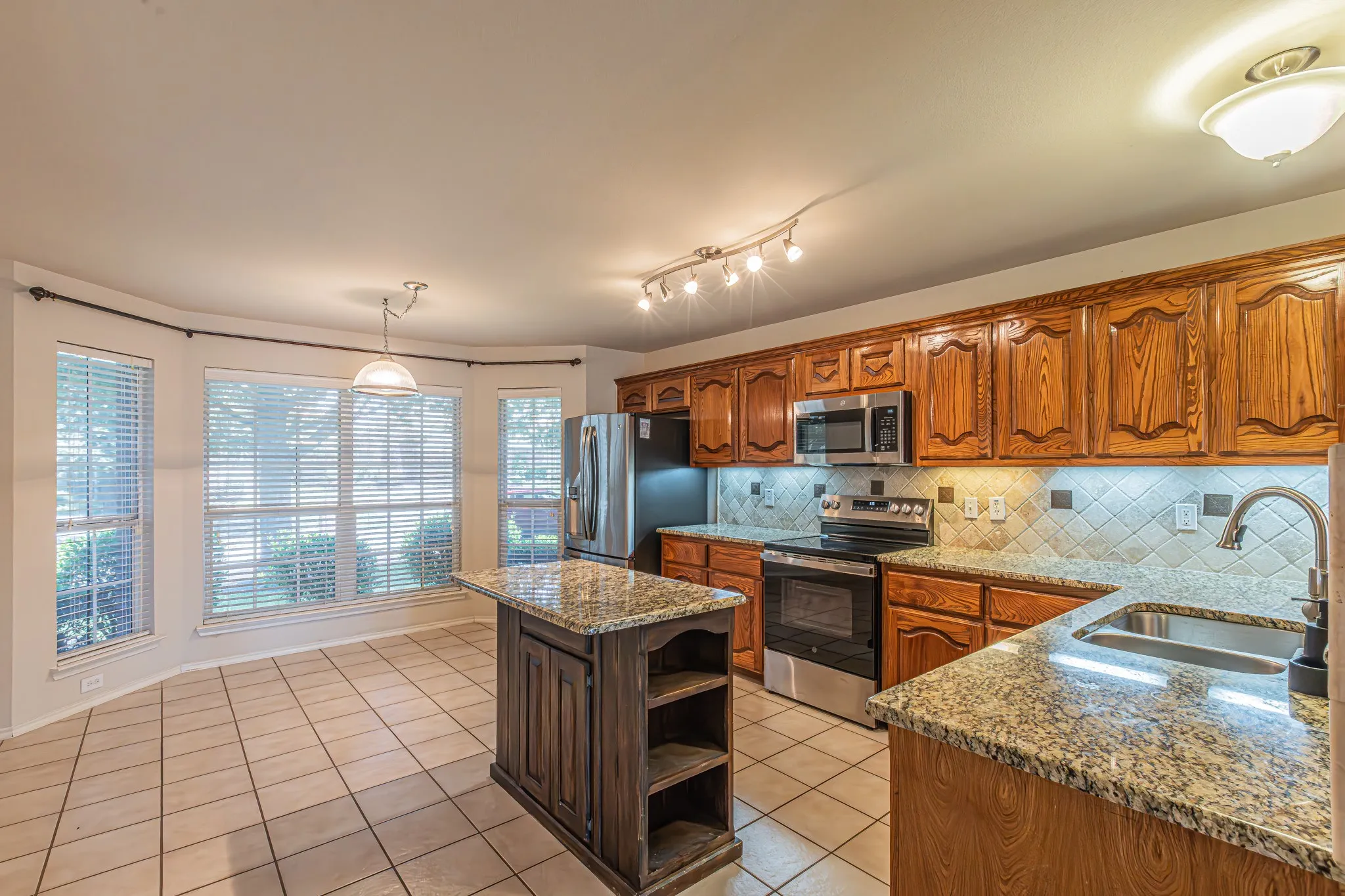 Single Family Residence For Sale in Rockwall County , 2851 Tractor Trail, Rockwall, Texas 75032, 3 Bedroom, 2 Bathroom, 2 Garage spaces, 1,872 Sqft, built in 2006, mls#21391938, Real Estate Agent in Rockwall, Homes For Sale in Rockwall county, Homes For Sale in Rockwall, Realtor in Rockwall Texas, Real Estate Brokerage Independent Realty Texas, Luminita Cordes Realtor