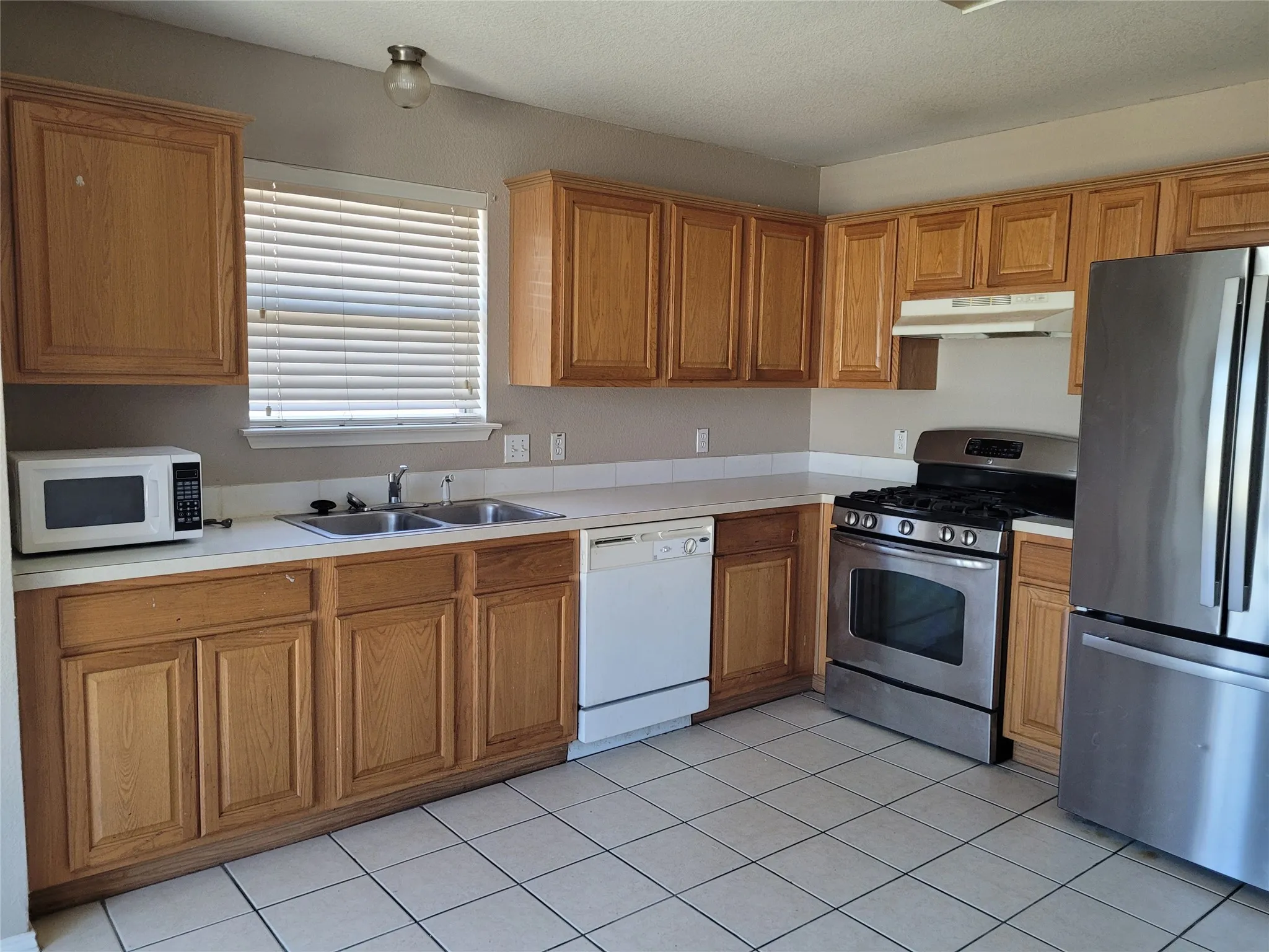 Single Family Residence For Rent in Tarrant County , 7545 Diamond Springs Trail, Fort Worth, Texas 76123, 3 Bedroom, 2 Bathroom, 2 Garage spaces, 1,438 Sqft, built in 2005, mls#21387560, Real Estate Agent in Fort Worth, Homes For Rent in Tarrant county, Homes For Rent in Fort Worth, Realtor in Fort Worth Texas, Real Estate Brokerage Independent Realty Texas, Luminita Cordes Realtor