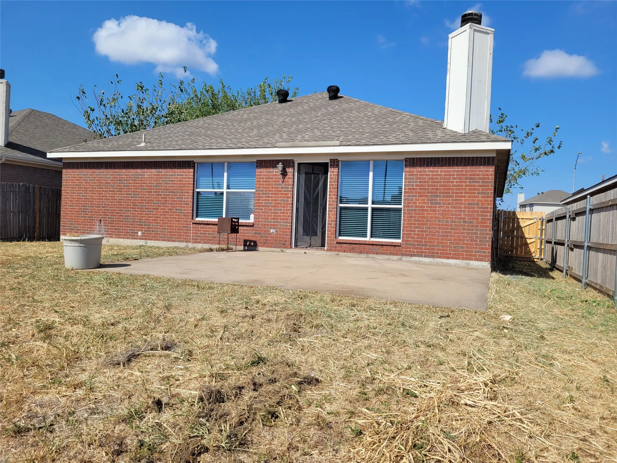 Single Family Residence For Rent in Tarrant County , 7545 Diamond Springs Trail, Fort Worth, Texas 76123, 3 Bedroom, 2 Bathroom, 2 Garage spaces, 1,438 Sqft, built in 2005, mls#21387560, Real Estate Agent in Fort Worth, Homes For Rent in Tarrant county, Homes For Rent in Fort Worth, Realtor in Fort Worth Texas, Real Estate Brokerage Independent Realty Texas, Luminita Cordes Realtor