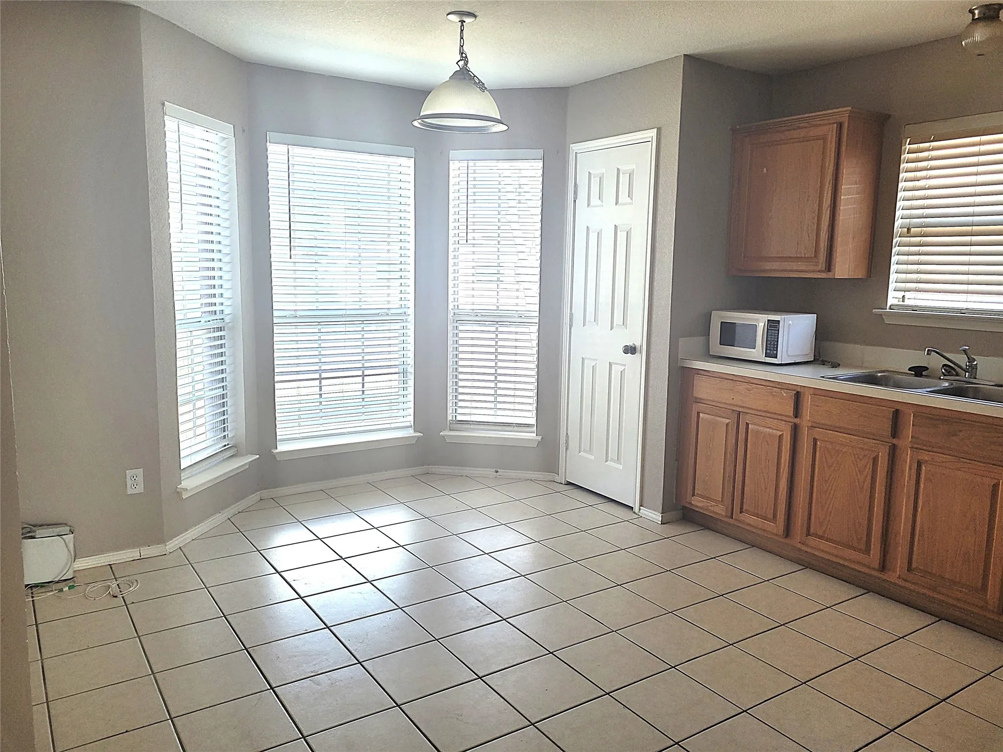 Single Family Residence For Rent in Tarrant County , 7545 Diamond Springs Trail, Fort Worth, Texas 76123, 3 Bedroom, 2 Bathroom, 2 Garage spaces, 1,438 Sqft, built in 2005, mls#21387560, Real Estate Agent in Fort Worth, Homes For Rent in Tarrant county, Homes For Rent in Fort Worth, Realtor in Fort Worth Texas, Real Estate Brokerage Independent Realty Texas, Luminita Cordes Realtor