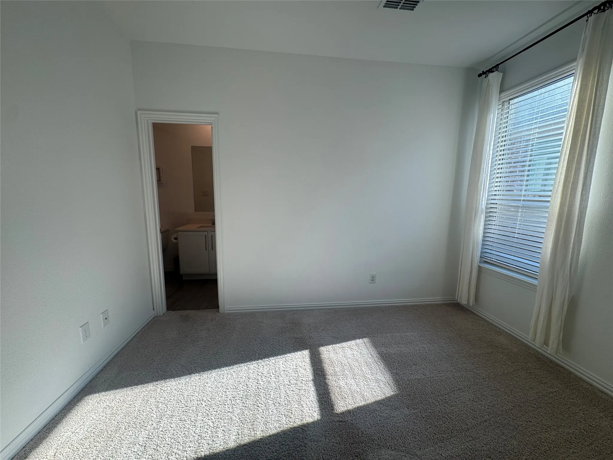 Single Family Residence For Rent in Denton County , 1148 Canuela Way, Justin, Texas 76247, 4 Bedroom, 3 Bathroom, 2 Garage spaces, 2,175 Sqft, built in 2022, mls#21391940, Real Estate Agent in Justin, Homes For Rent in Denton county, Homes For Rent in Justin, Realtor in Justin Texas, Real Estate Brokerage Independent Realty Texas, Luminita Cordes Realtor