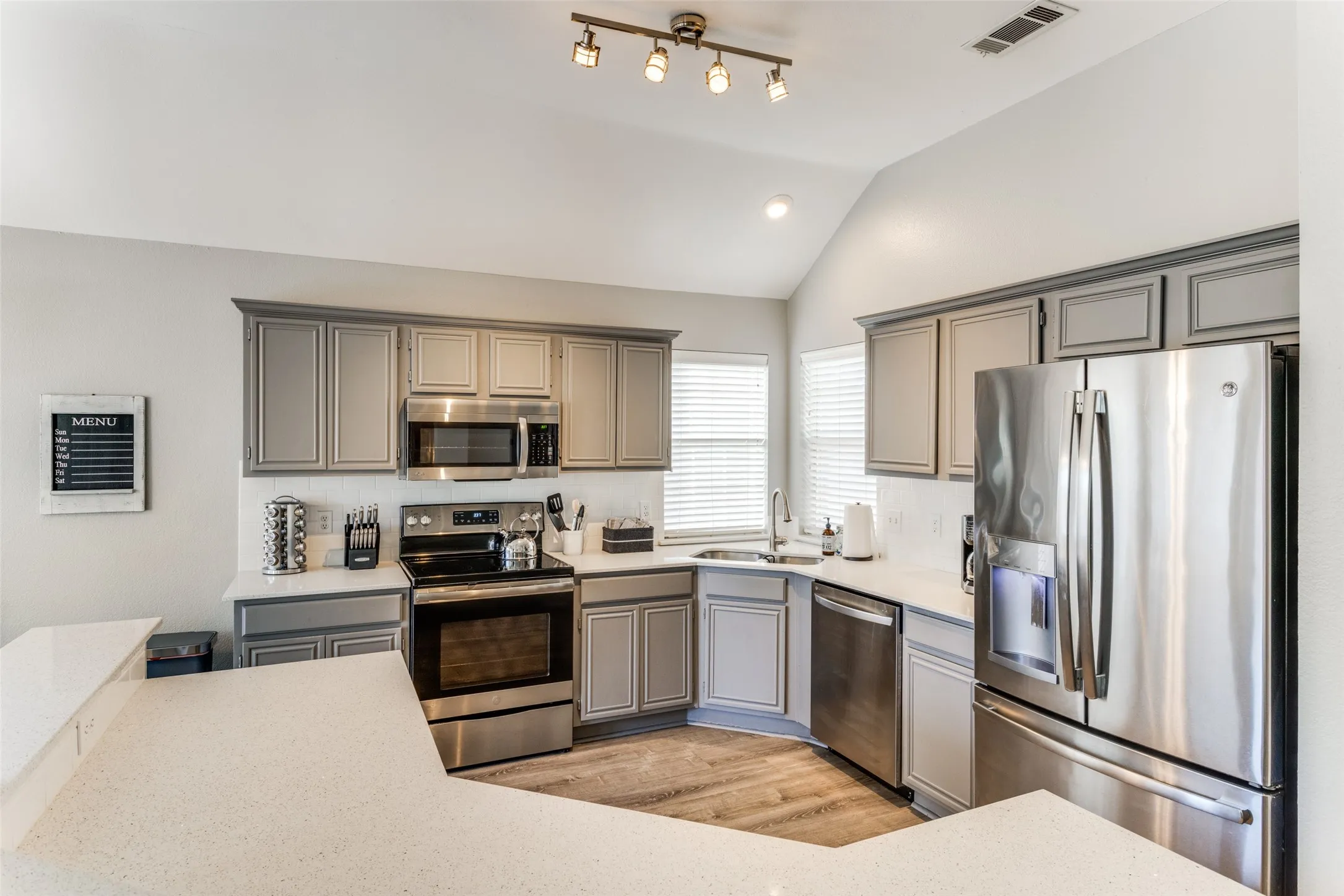 Single Family Residence For Rent in Collin County , 3607 Canyon View Court, Mc Kinney, Texas 75071, 4 Bedroom, 2 Bathroom, 2 Garage spaces, 1,994 Sqft, built in 1993, mls#21391921, Real Estate Agent in Mc Kinney, Homes For Rent in Collin county, Homes For Rent in Mc Kinney, Realtor in Mc Kinney Texas, Real Estate Brokerage Independent Realty Texas, Luminita Cordes Realtor