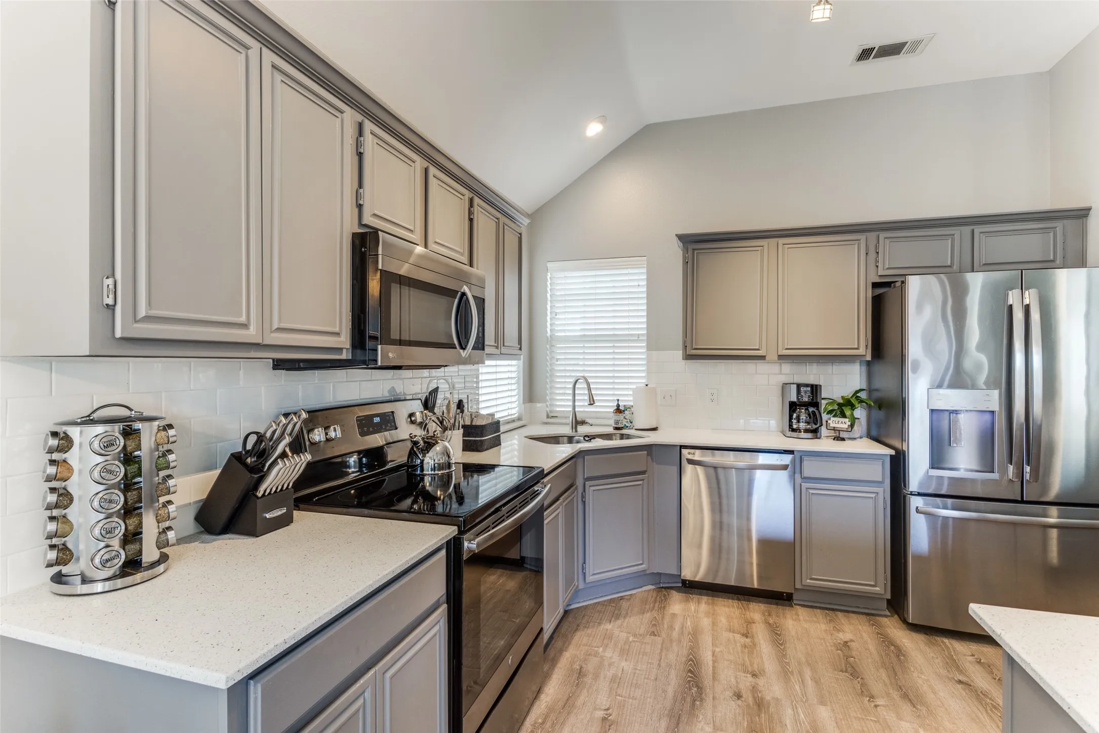 Single Family Residence For Rent in Collin County , 3607 Canyon View Court, Mc Kinney, Texas 75071, 4 Bedroom, 2 Bathroom, 2 Garage spaces, 1,994 Sqft, built in 1993, mls#21391921, Real Estate Agent in Mc Kinney, Homes For Rent in Collin county, Homes For Rent in Mc Kinney, Realtor in Mc Kinney Texas, Real Estate Brokerage Independent Realty Texas, Luminita Cordes Realtor