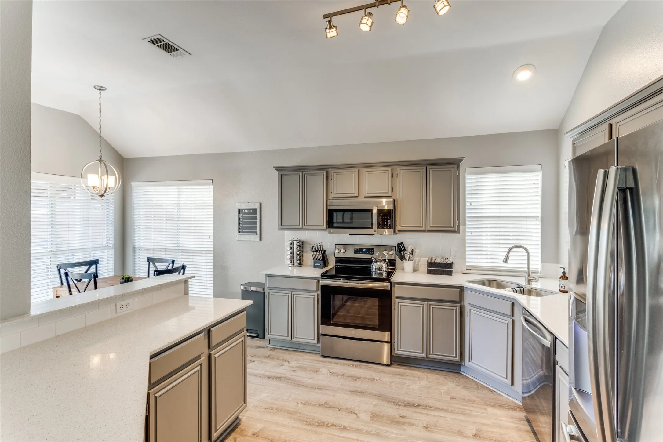 Single Family Residence For Rent in Collin County , 3607 Canyon View Court, Mc Kinney, Texas 75071, 4 Bedroom, 2 Bathroom, 2 Garage spaces, 1,994 Sqft, built in 1993, mls#21391921, Real Estate Agent in Mc Kinney, Homes For Rent in Collin county, Homes For Rent in Mc Kinney, Realtor in Mc Kinney Texas, Real Estate Brokerage Independent Realty Texas, Luminita Cordes Realtor