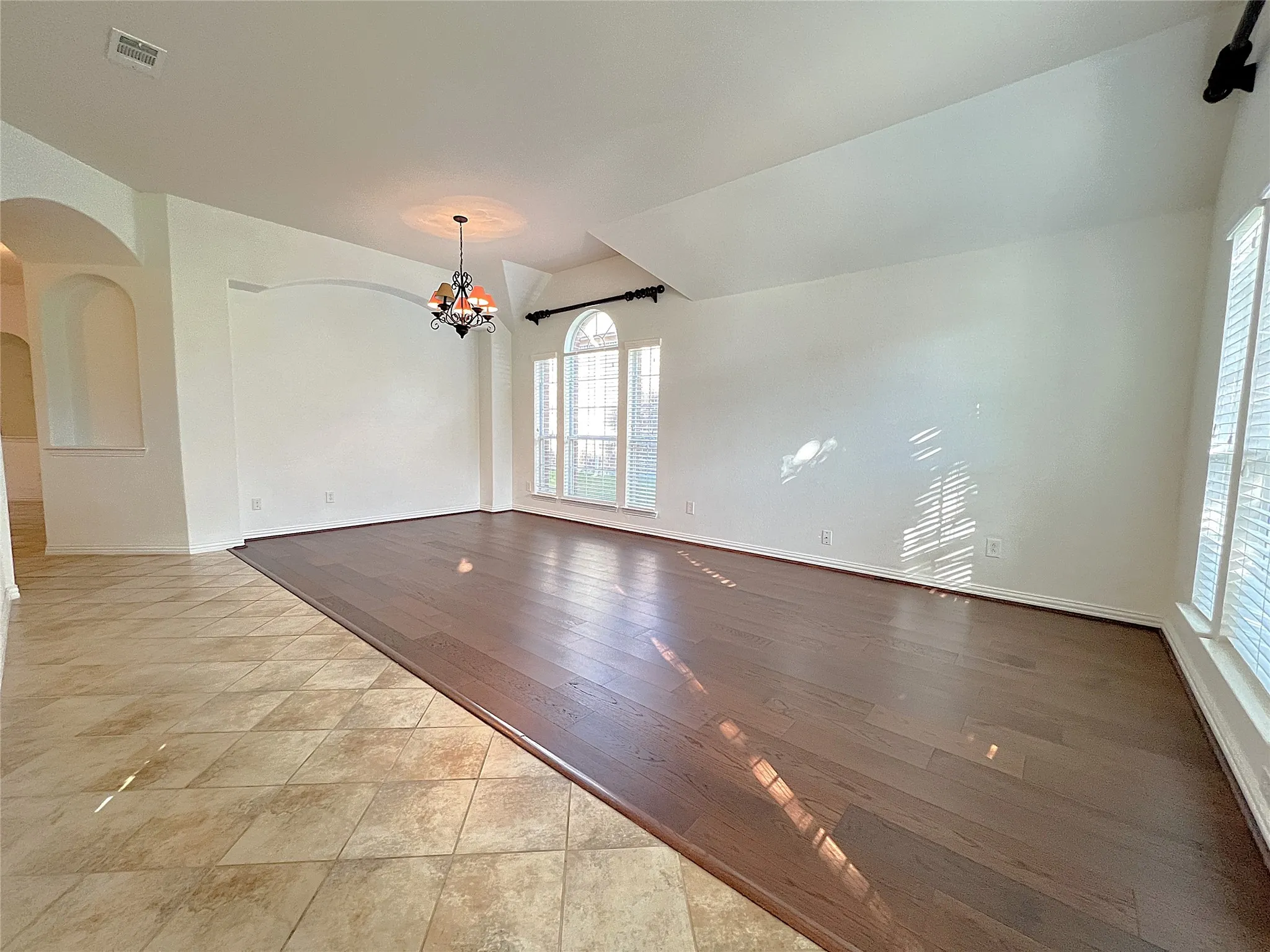 Single Family Residence For Rent in Denton County , 4120 Colina Avenue, Denton, Texas 76210, 4 Bedroom, 2 Bathroom, 2 Garage spaces, 2,140 Sqft, built in 2009, mls#21391953, Real Estate Agent in Denton, Homes For Rent in Denton county, Homes For Rent in Denton, Realtor in Denton Texas, Real Estate Brokerage Independent Realty Texas, Luminita Cordes Realtor