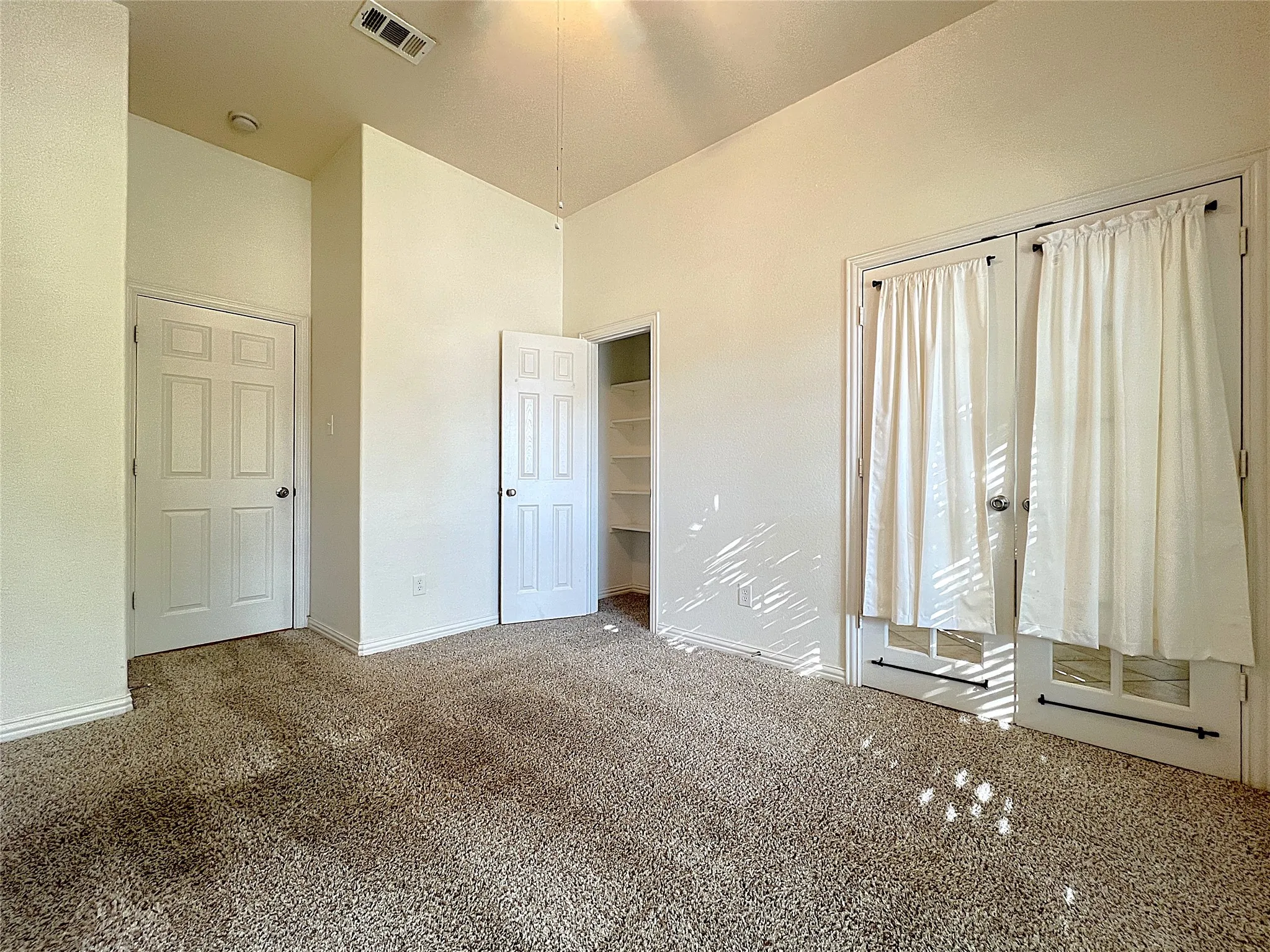 Single Family Residence For Rent in Denton County , 4120 Colina Avenue, Denton, Texas 76210, 4 Bedroom, 2 Bathroom, 2 Garage spaces, 2,140 Sqft, built in 2009, mls#21391953, Real Estate Agent in Denton, Homes For Rent in Denton county, Homes For Rent in Denton, Realtor in Denton Texas, Real Estate Brokerage Independent Realty Texas, Luminita Cordes Realtor
