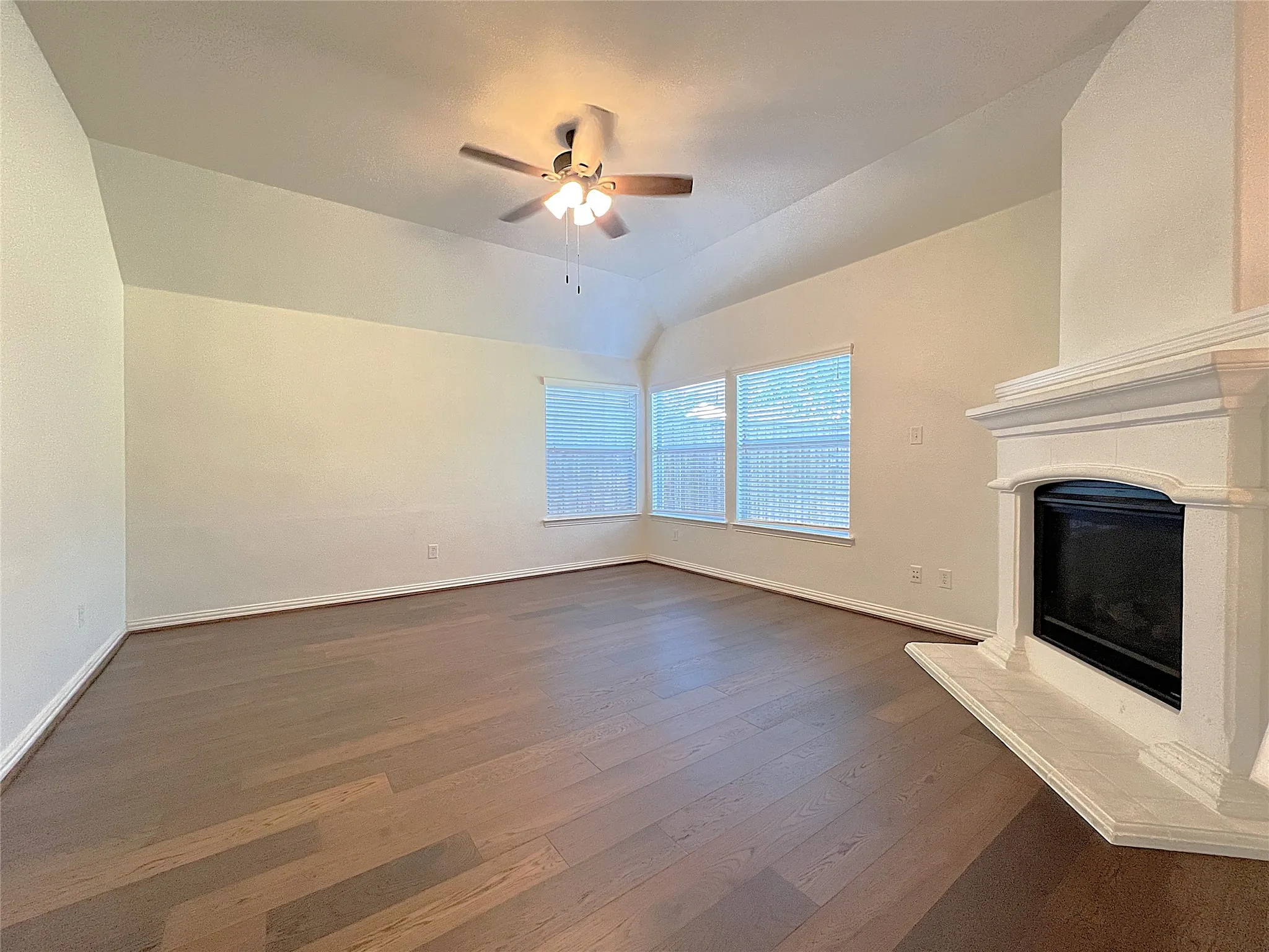 Single Family Residence For Rent in Denton County , 4120 Colina Avenue, Denton, Texas 76210, 4 Bedroom, 2 Bathroom, 2 Garage spaces, 2,140 Sqft, built in 2009, mls#21391953, Real Estate Agent in Denton, Homes For Rent in Denton county, Homes For Rent in Denton, Realtor in Denton Texas, Real Estate Brokerage Independent Realty Texas, Luminita Cordes Realtor