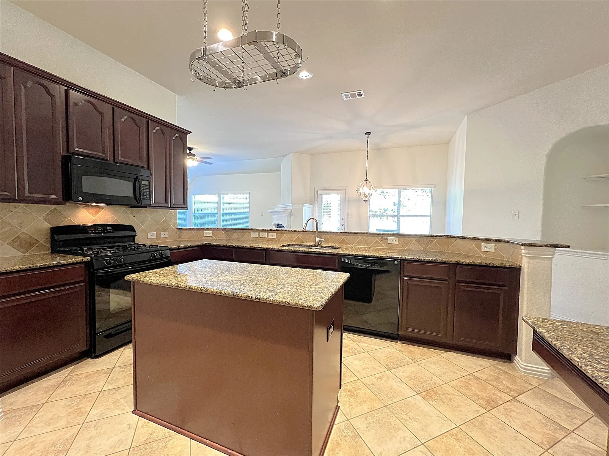 Single Family Residence For Rent in Denton County , 4120 Colina Avenue, Denton, Texas 76210, 4 Bedroom, 2 Bathroom, 2 Garage spaces, 2,140 Sqft, built in 2009, mls#21391953, Real Estate Agent in Denton, Homes For Rent in Denton county, Homes For Rent in Denton, Realtor in Denton Texas, Real Estate Brokerage Independent Realty Texas, Luminita Cordes Realtor