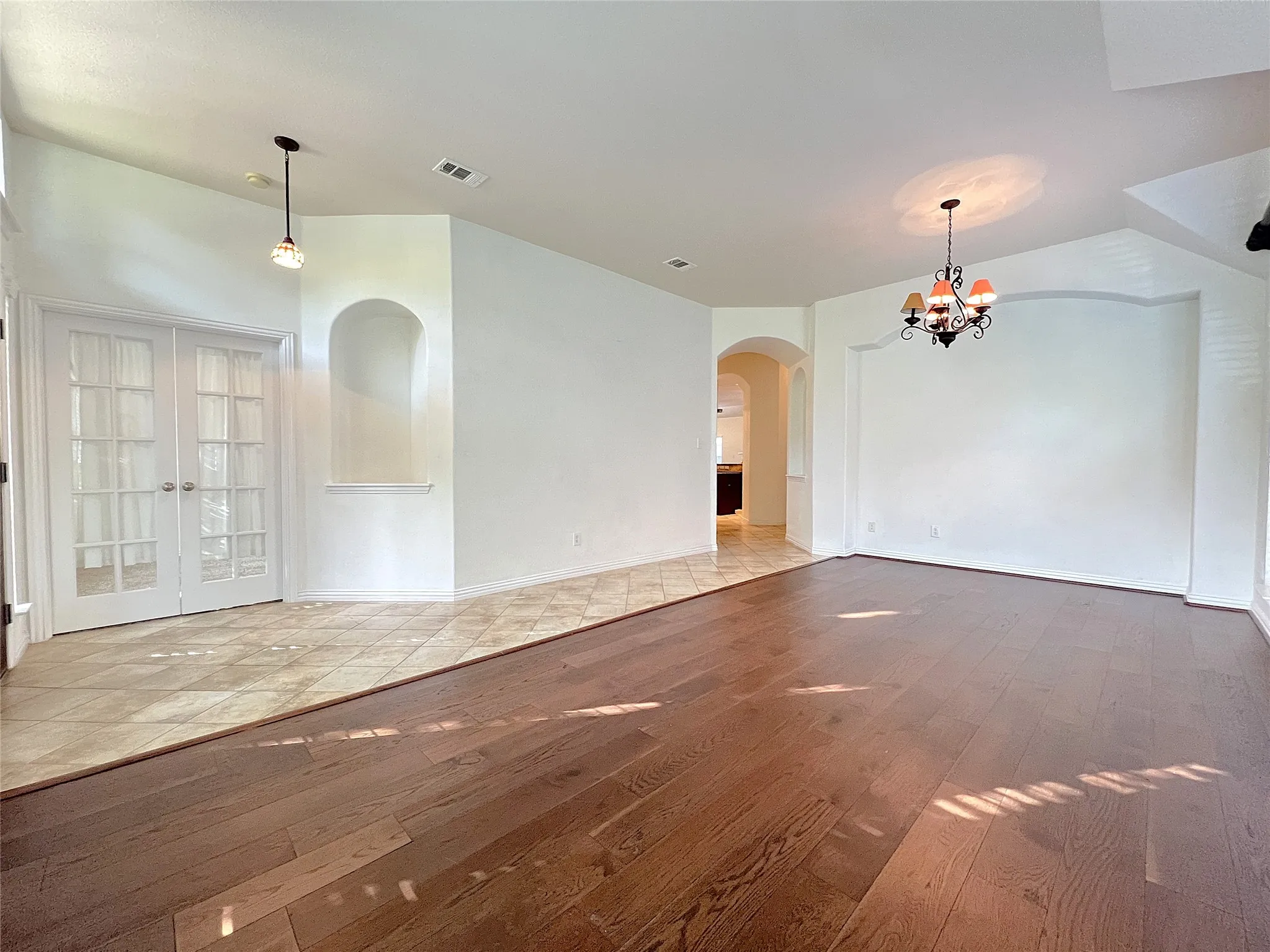 Single Family Residence For Rent in Denton County , 4120 Colina Avenue, Denton, Texas 76210, 4 Bedroom, 2 Bathroom, 2 Garage spaces, 2,140 Sqft, built in 2009, mls#21391953, Real Estate Agent in Denton, Homes For Rent in Denton county, Homes For Rent in Denton, Realtor in Denton Texas, Real Estate Brokerage Independent Realty Texas, Luminita Cordes Realtor