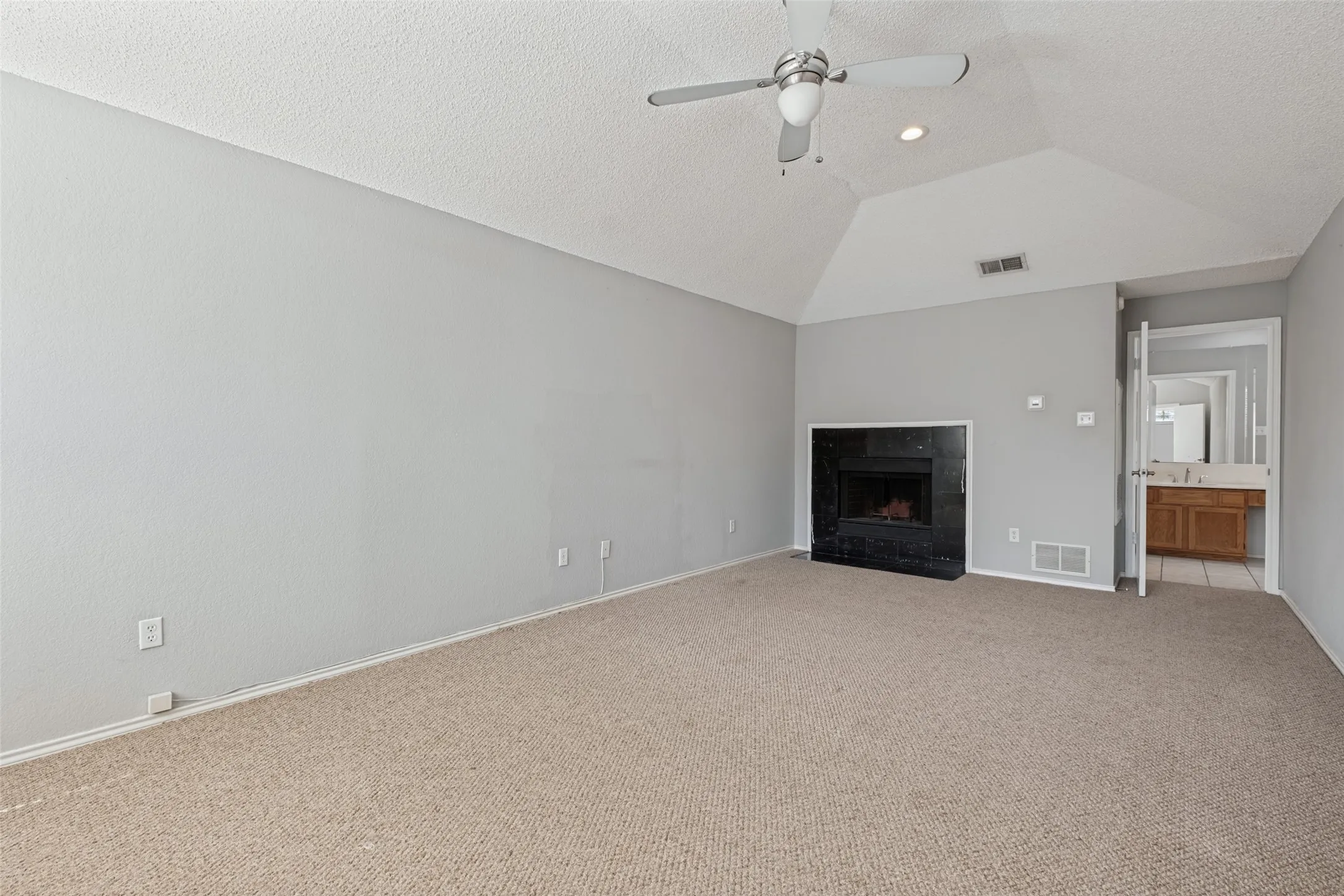 Single Family Residence For Sale in Dallas County , 1733 Palo Alto Drive, Mesquite, Texas 75150, 3 Bedroom, 2 Bathroom, 2 Garage spaces, 1,599 Sqft, built in 1989, mls#21346685, Real Estate Agent in Mesquite, Homes For Sale in Dallas county, Homes For Sale in Mesquite, Realtor in Mesquite Texas, Real Estate Brokerage Independent Realty Texas, Luminita Cordes Realtor