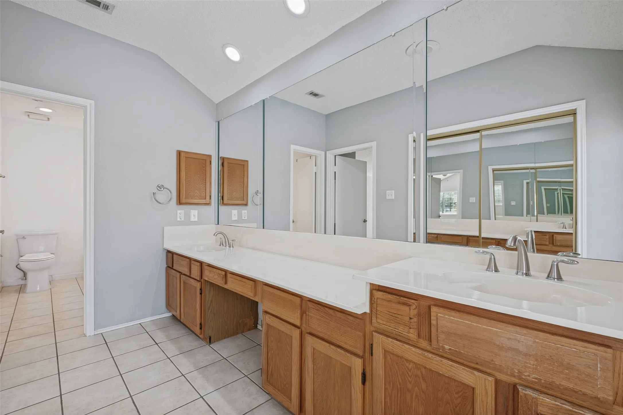 Single Family Residence For Sale in Dallas County , 1733 Palo Alto Drive, Mesquite, Texas 75150, 3 Bedroom, 2 Bathroom, 2 Garage spaces, 1,599 Sqft, built in 1989, mls#21346685, Real Estate Agent in Mesquite, Homes For Sale in Dallas county, Homes For Sale in Mesquite, Realtor in Mesquite Texas, Real Estate Brokerage Independent Realty Texas, Luminita Cordes Realtor