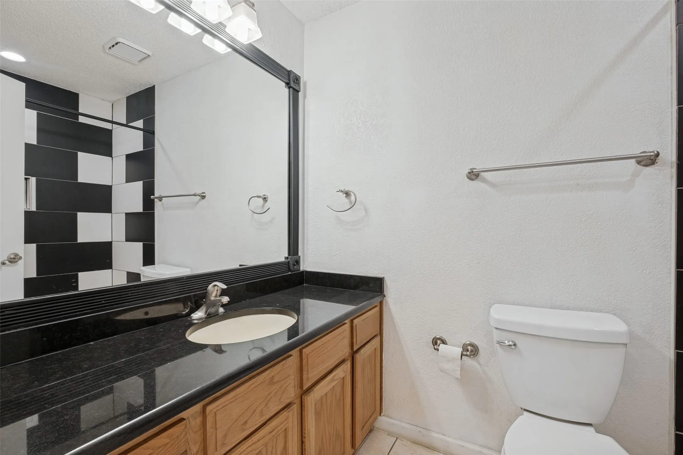 Single Family Residence For Sale in Dallas County , 1733 Palo Alto Drive, Mesquite, Texas 75150, 3 Bedroom, 2 Bathroom, 2 Garage spaces, 1,599 Sqft, built in 1989, mls#21346685, Real Estate Agent in Mesquite, Homes For Sale in Dallas county, Homes For Sale in Mesquite, Realtor in Mesquite Texas, Real Estate Brokerage Independent Realty Texas, Luminita Cordes Realtor