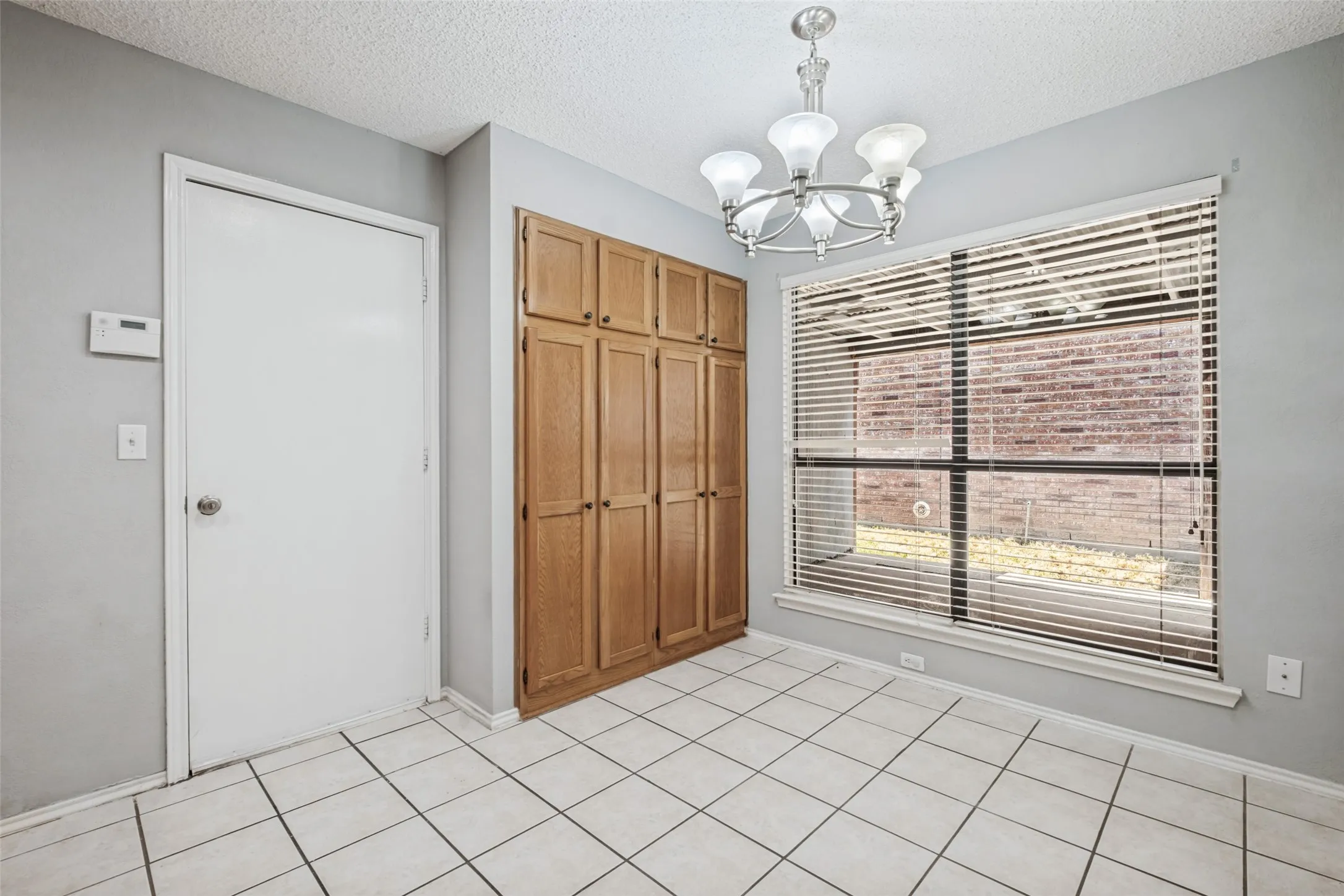 Single Family Residence For Sale in Dallas County , 1733 Palo Alto Drive, Mesquite, Texas 75150, 3 Bedroom, 2 Bathroom, 2 Garage spaces, 1,599 Sqft, built in 1989, mls#21346685, Real Estate Agent in Mesquite, Homes For Sale in Dallas county, Homes For Sale in Mesquite, Realtor in Mesquite Texas, Real Estate Brokerage Independent Realty Texas, Luminita Cordes Realtor