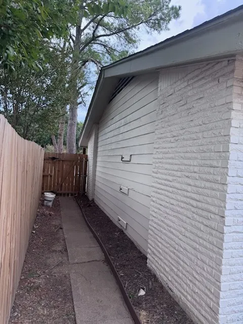 Single Family Residence For Sale in Dallas County , 1702 Bristol Court N, Irving, Texas 75062, 3 Bedroom, 2 Bathroom, 1 Garage spaces, 2,309 Sqft, built in 1959, mls#21391962, Real Estate Agent in Irving, Homes For Sale in Dallas county, Homes For Sale in Irving, Realtor in Irving Texas, Real Estate Brokerage Independent Realty Texas, Luminita Cordes Realtor