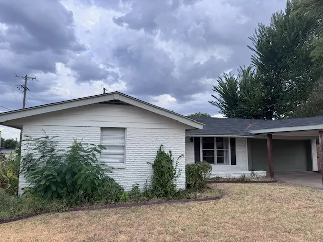 Single Family Residence For Sale in Dallas County , 1702 Bristol Court N, Irving, Texas 75062, 3 Bedroom, 2 Bathroom, 1 Garage spaces, 2,309 Sqft, built in 1959, mls#21391962, Real Estate Agent in Irving, Homes For Sale in Dallas county, Homes For Sale in Irving, Realtor in Irving Texas, Real Estate Brokerage Independent Realty Texas, Luminita Cordes Realtor