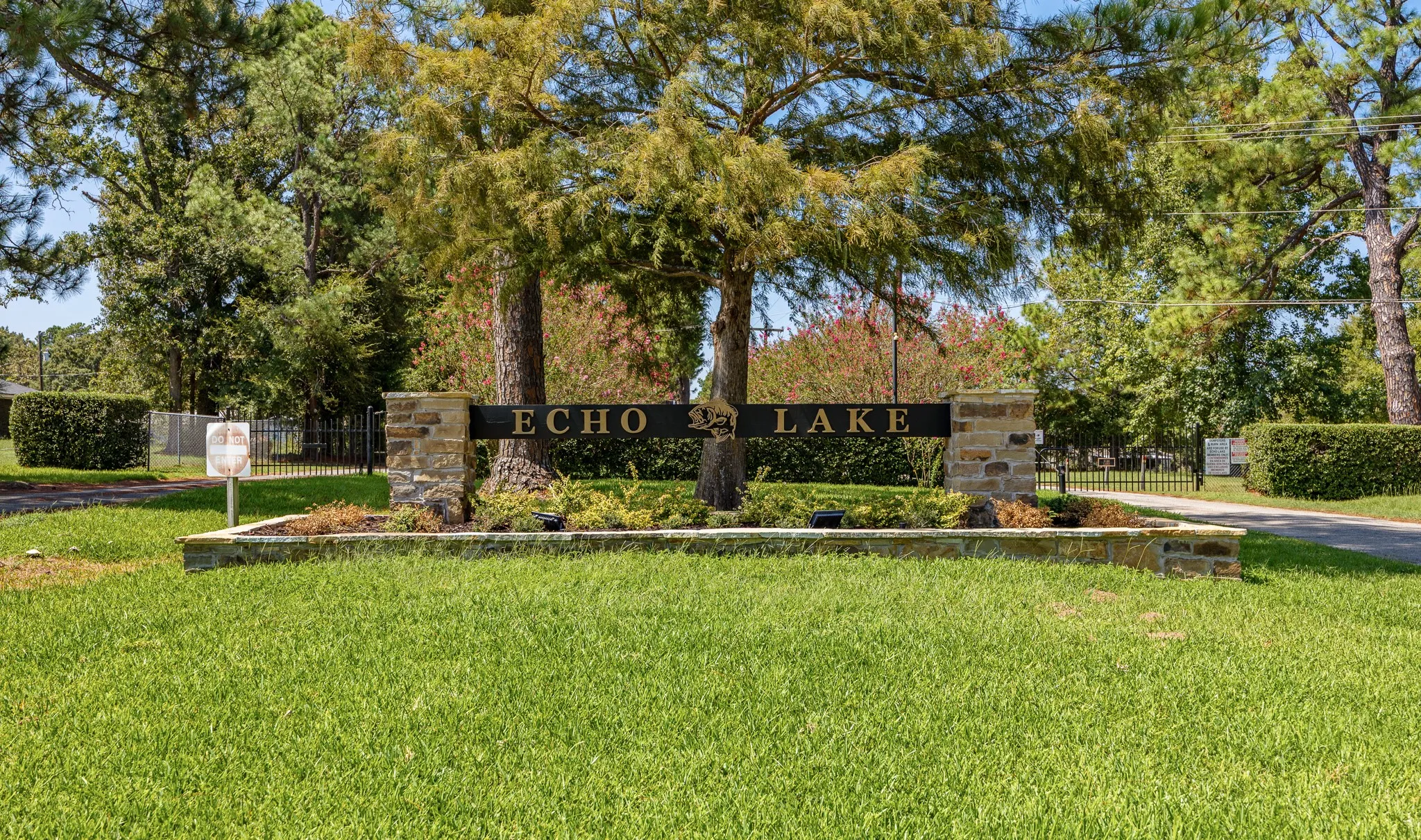 Single Family Residence For Sale in Henderson County , 8155 E Lake, Murchison, Texas 75778, 3 Bedroom, 3 Bathroom, 2 Garage spaces, 2,478 Sqft, built in 2011, mls#21385863, Real Estate Agent in Murchison, Homes For Sale in Henderson county, Homes For Sale in Murchison, Realtor in Murchison Texas, Real Estate Brokerage Independent Realty Texas, Luminita Cordes Realtor