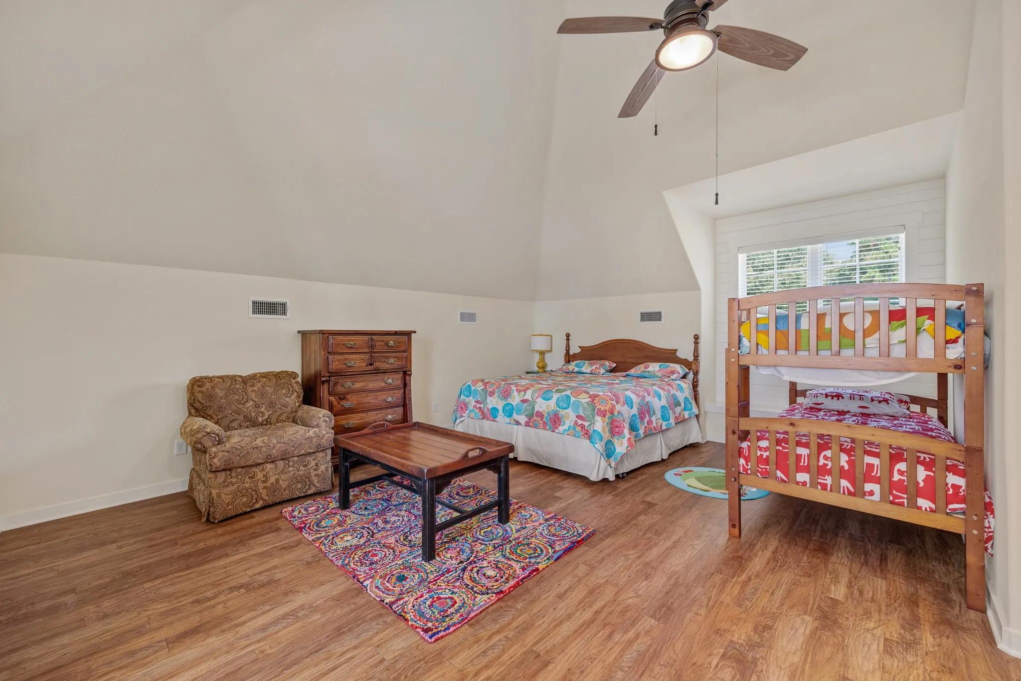 Single Family Residence For Sale in Henderson County , 8155 E Lake, Murchison, Texas 75778, 3 Bedroom, 3 Bathroom, 2 Garage spaces, 2,478 Sqft, built in 2011, mls#21385863, Real Estate Agent in Murchison, Homes For Sale in Henderson county, Homes For Sale in Murchison, Realtor in Murchison Texas, Real Estate Brokerage Independent Realty Texas, Luminita Cordes Realtor