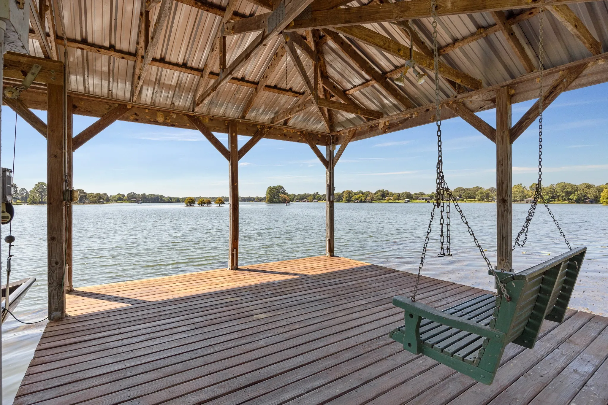 Single Family Residence For Sale in Henderson County , 8155 E Lake, Murchison, Texas 75778, 3 Bedroom, 3 Bathroom, 2 Garage spaces, 2,478 Sqft, built in 2011, mls#21385863, Real Estate Agent in Murchison, Homes For Sale in Henderson county, Homes For Sale in Murchison, Realtor in Murchison Texas, Real Estate Brokerage Independent Realty Texas, Luminita Cordes Realtor