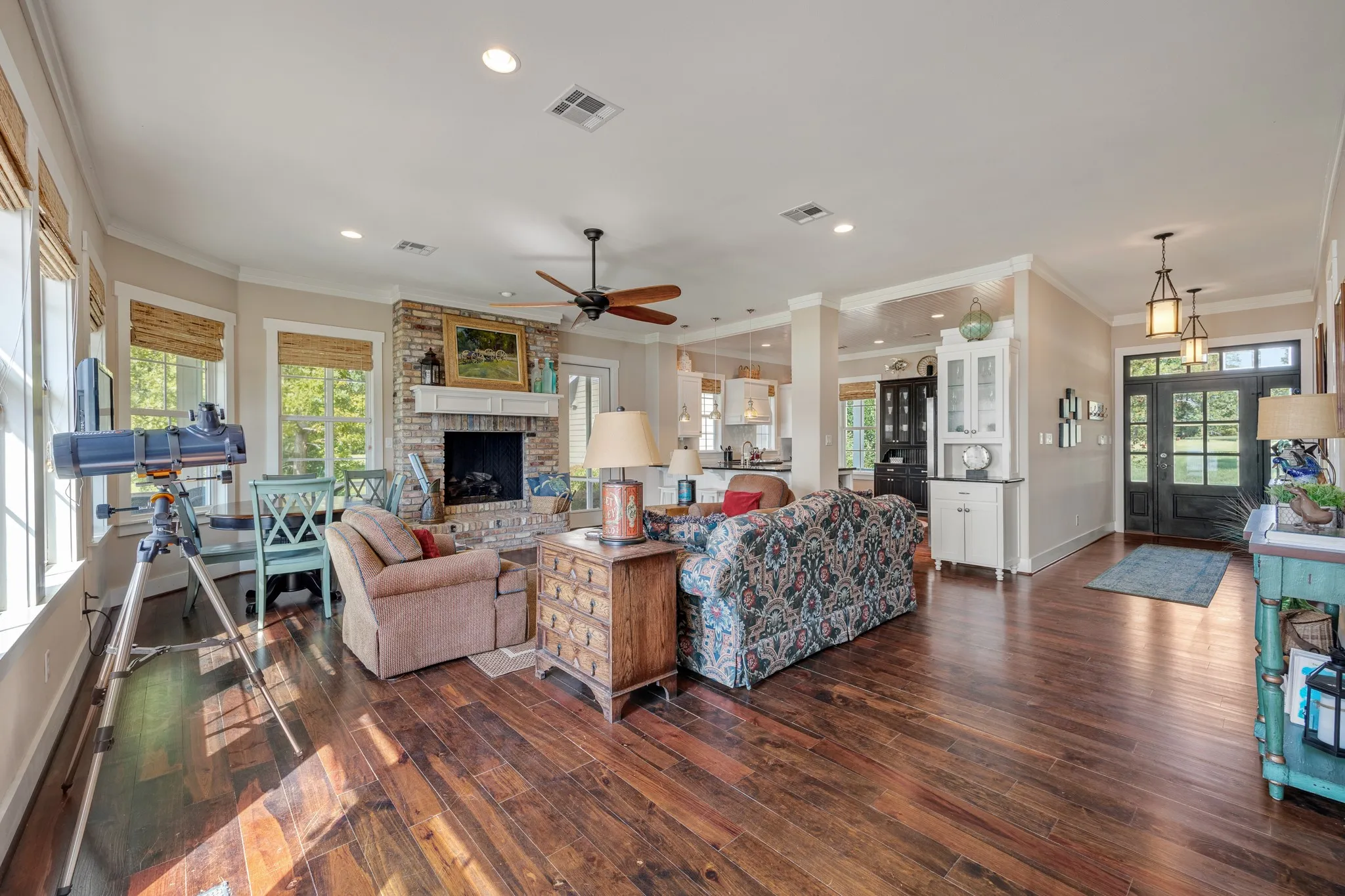 Single Family Residence For Sale in Henderson County , 8155 E Lake, Murchison, Texas 75778, 3 Bedroom, 3 Bathroom, 2 Garage spaces, 2,478 Sqft, built in 2011, mls#21385863, Real Estate Agent in Murchison, Homes For Sale in Henderson county, Homes For Sale in Murchison, Realtor in Murchison Texas, Real Estate Brokerage Independent Realty Texas, Luminita Cordes Realtor