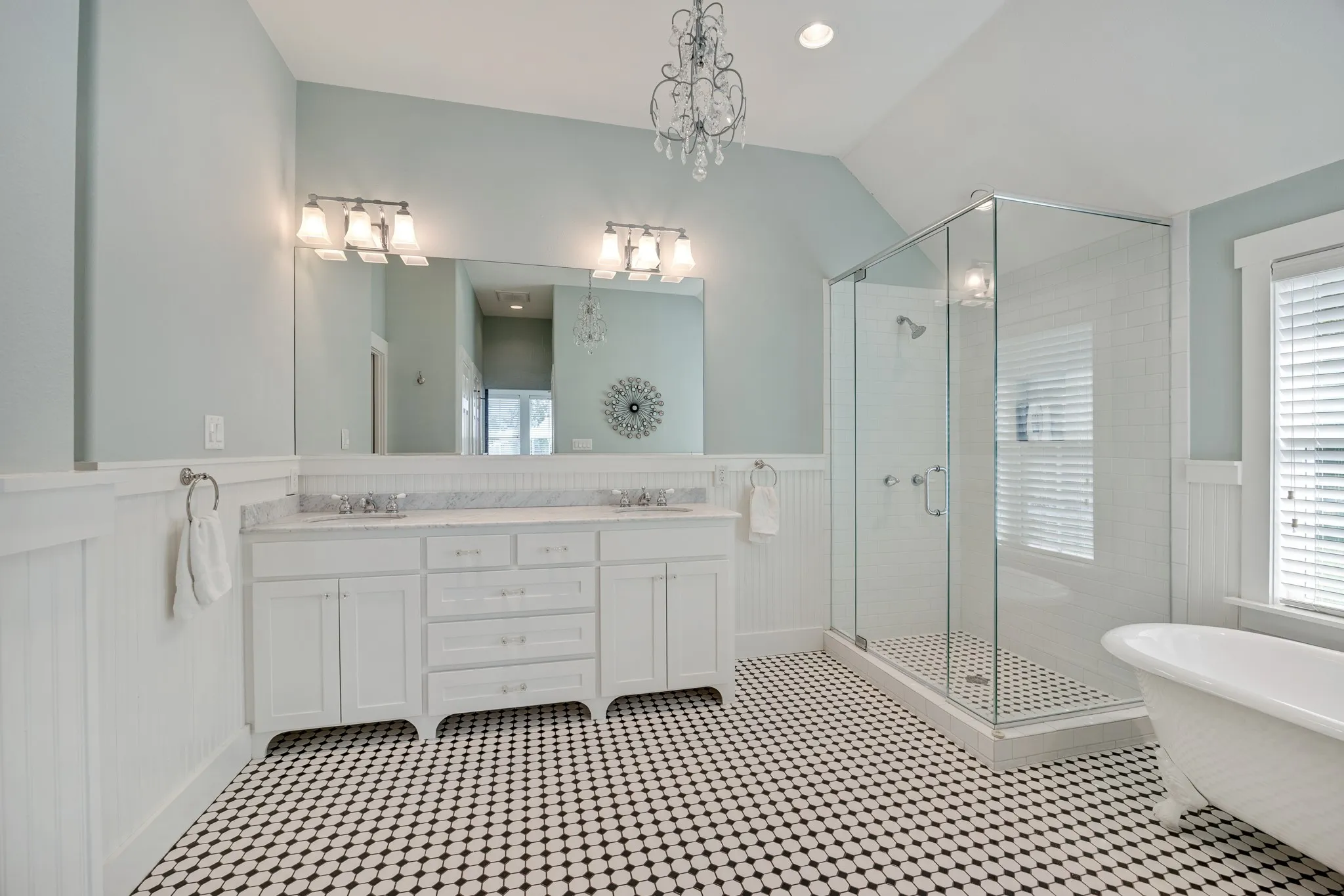 Single Family Residence For Sale in Henderson County , 8155 E Lake, Murchison, Texas 75778, 3 Bedroom, 3 Bathroom, 2 Garage spaces, 2,478 Sqft, built in 2011, mls#21385863, Real Estate Agent in Murchison, Homes For Sale in Henderson county, Homes For Sale in Murchison, Realtor in Murchison Texas, Real Estate Brokerage Independent Realty Texas, Luminita Cordes Realtor