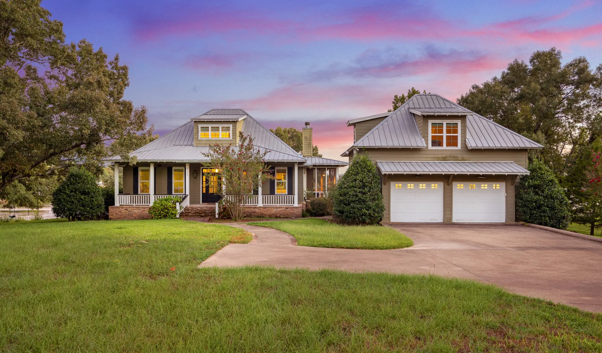 Single Family Residence For Sale in Henderson County , 8155 E Lake, Murchison, Texas 75778, 3 Bedroom, 3 Bathroom, 2 Garage spaces, 2,478 Sqft, built in 2011, mls#21385863, Real Estate Agent in Murchison, Homes For Sale in Henderson county, Homes For Sale in Murchison, Realtor in Murchison Texas, Real Estate Brokerage Independent Realty Texas, Luminita Cordes Realtor