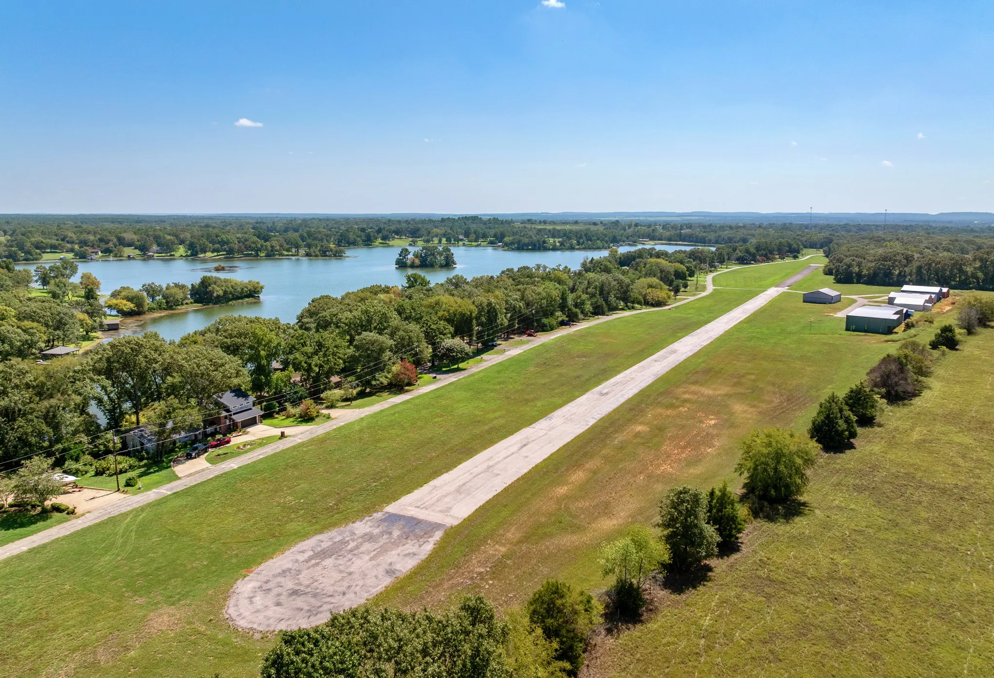 Single Family Residence For Sale in Henderson County , 8155 E Lake, Murchison, Texas 75778, 3 Bedroom, 3 Bathroom, 2 Garage spaces, 2,478 Sqft, built in 2011, mls#21385863, Real Estate Agent in Murchison, Homes For Sale in Henderson county, Homes For Sale in Murchison, Realtor in Murchison Texas, Real Estate Brokerage Independent Realty Texas, Luminita Cordes Realtor