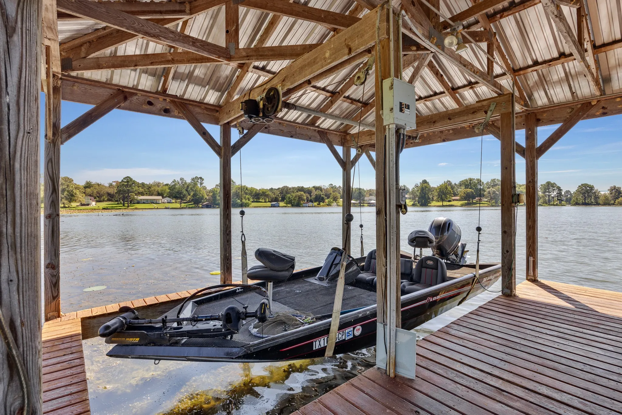 Single Family Residence For Sale in Henderson County , 8155 E Lake, Murchison, Texas 75778, 3 Bedroom, 3 Bathroom, 2 Garage spaces, 2,478 Sqft, built in 2011, mls#21385863, Real Estate Agent in Murchison, Homes For Sale in Henderson county, Homes For Sale in Murchison, Realtor in Murchison Texas, Real Estate Brokerage Independent Realty Texas, Luminita Cordes Realtor