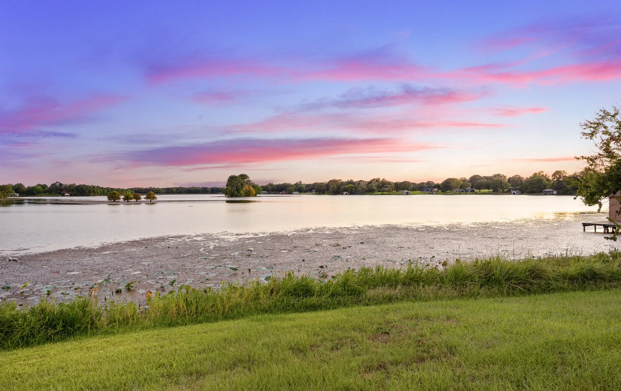 Single Family Residence For Sale in Henderson County , 8155 E Lake, Murchison, Texas 75778, 3 Bedroom, 3 Bathroom, 2 Garage spaces, 2,478 Sqft, built in 2011, mls#21385863, Real Estate Agent in Murchison, Homes For Sale in Henderson county, Homes For Sale in Murchison, Realtor in Murchison Texas, Real Estate Brokerage Independent Realty Texas, Luminita Cordes Realtor