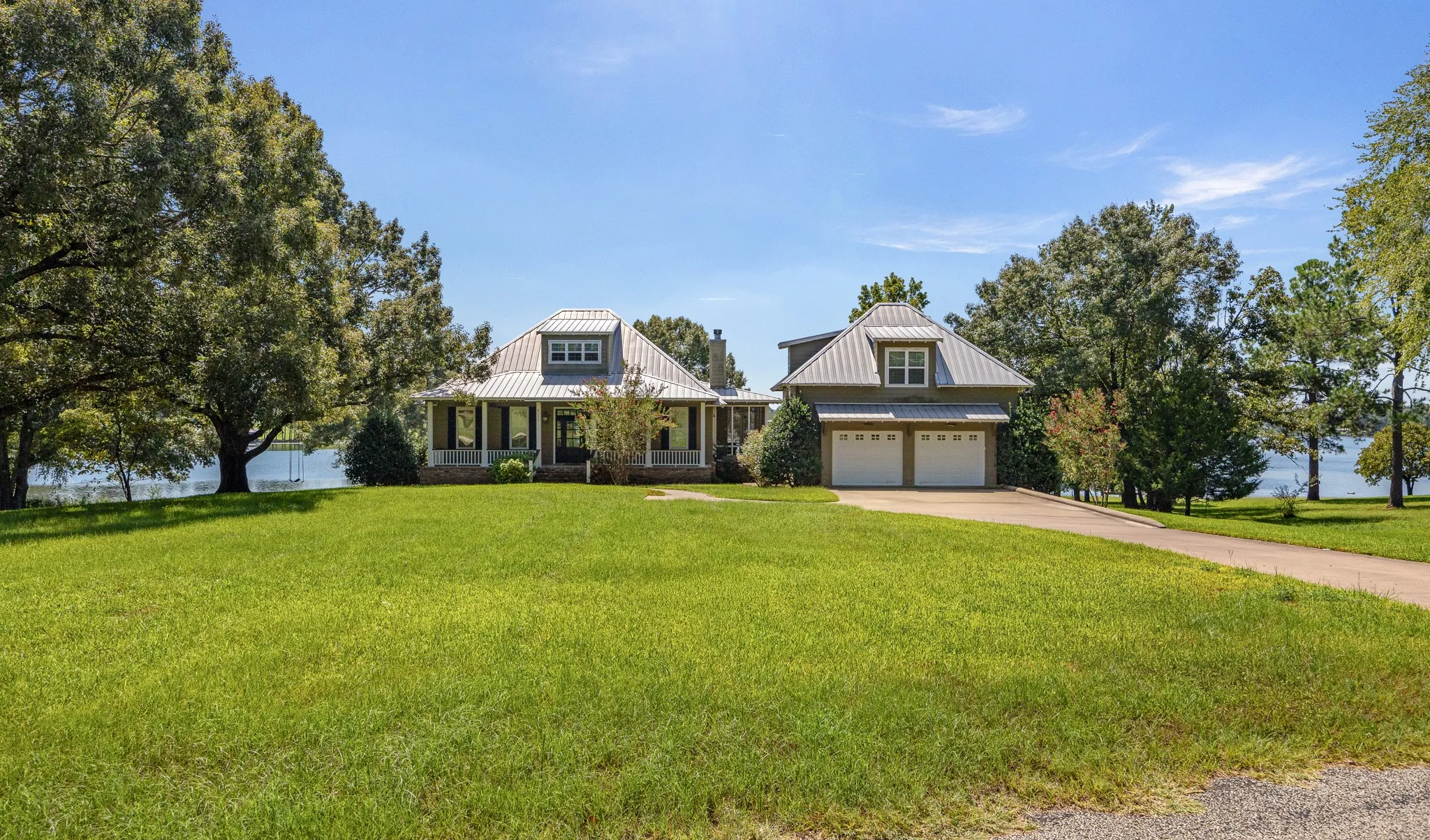Single Family Residence For Sale in Henderson County , 8155 E Lake, Murchison, Texas 75778, 3 Bedroom, 3 Bathroom, 2 Garage spaces, 2,478 Sqft, built in 2011, mls#21385863, Real Estate Agent in Murchison, Homes For Sale in Henderson county, Homes For Sale in Murchison, Realtor in Murchison Texas, Real Estate Brokerage Independent Realty Texas, Luminita Cordes Realtor