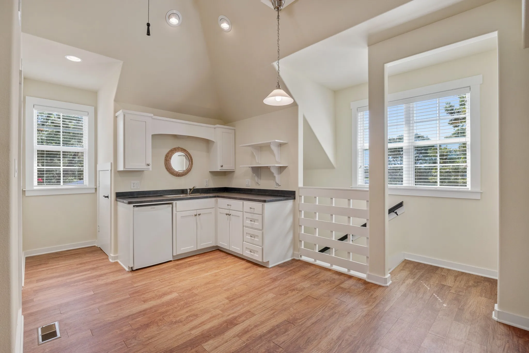 Single Family Residence For Sale in Henderson County , 8155 E Lake, Murchison, Texas 75778, 3 Bedroom, 3 Bathroom, 2 Garage spaces, 2,478 Sqft, built in 2011, mls#21385863, Real Estate Agent in Murchison, Homes For Sale in Henderson county, Homes For Sale in Murchison, Realtor in Murchison Texas, Real Estate Brokerage Independent Realty Texas, Luminita Cordes Realtor